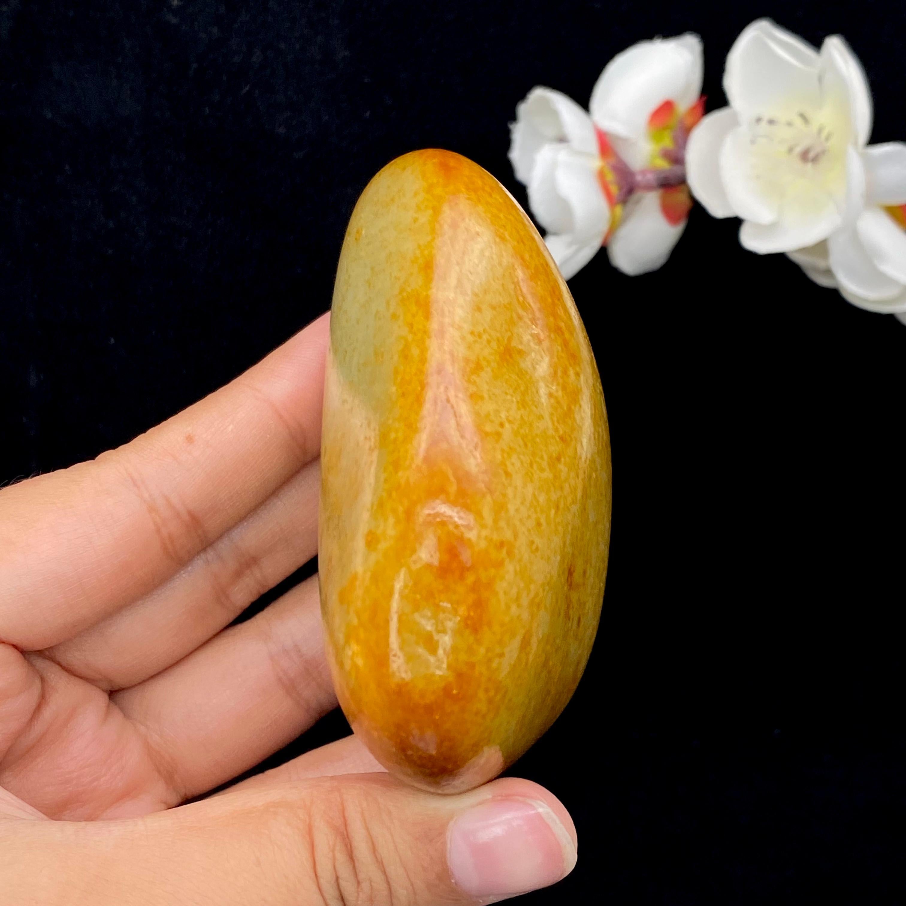 和田玉满洒红皮籽料原石（290.6g）