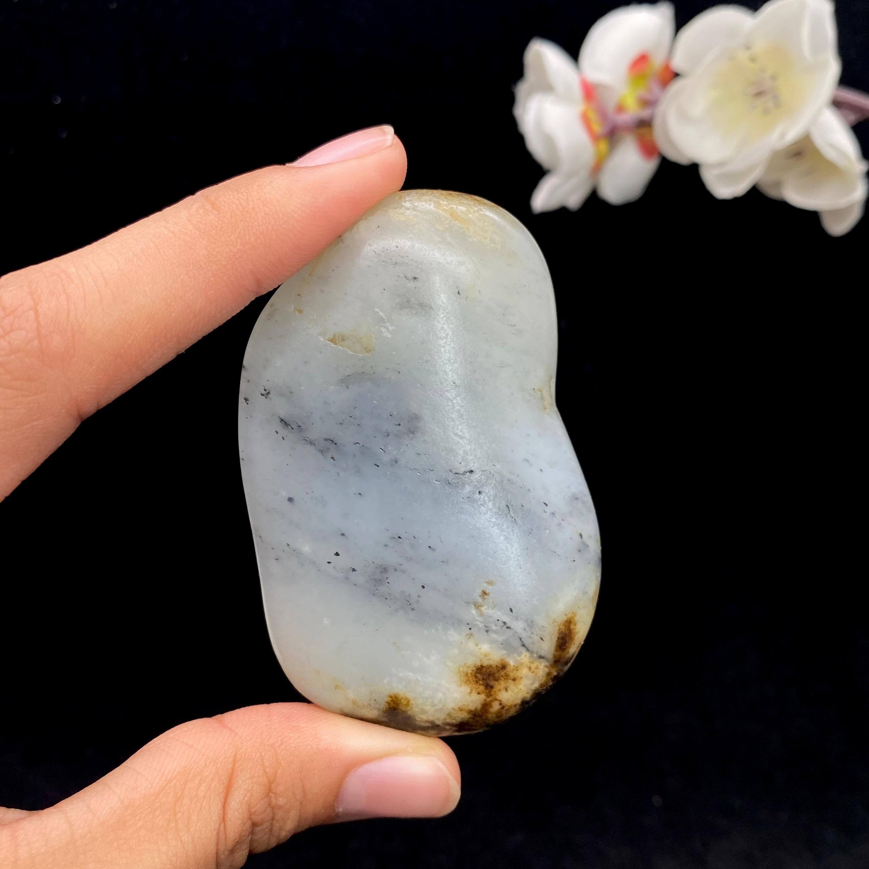 【超值推荐】和田玉青花带黑皮籽料手把件（96.2g）