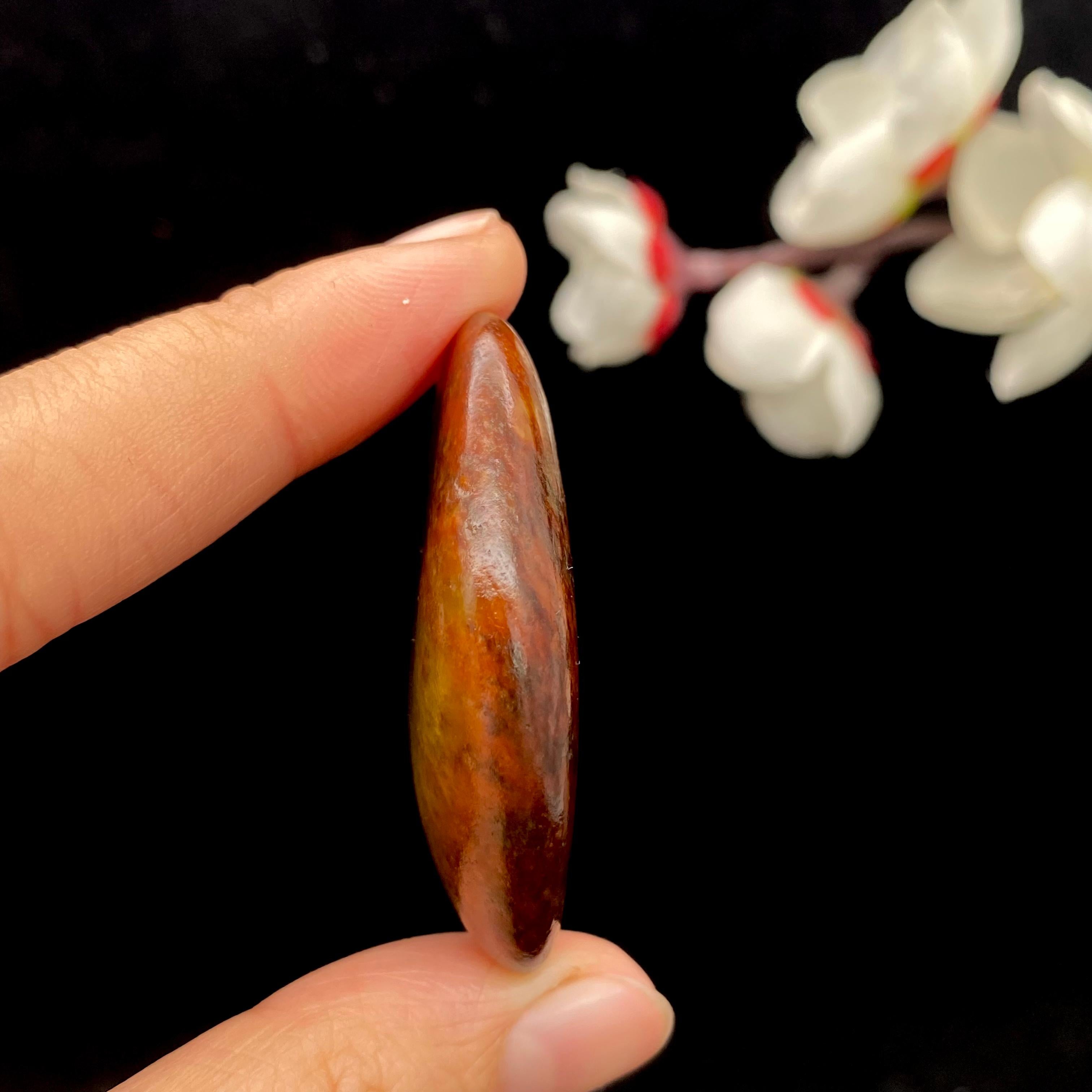 和田玉聚红皮籽料原石（24.7g）