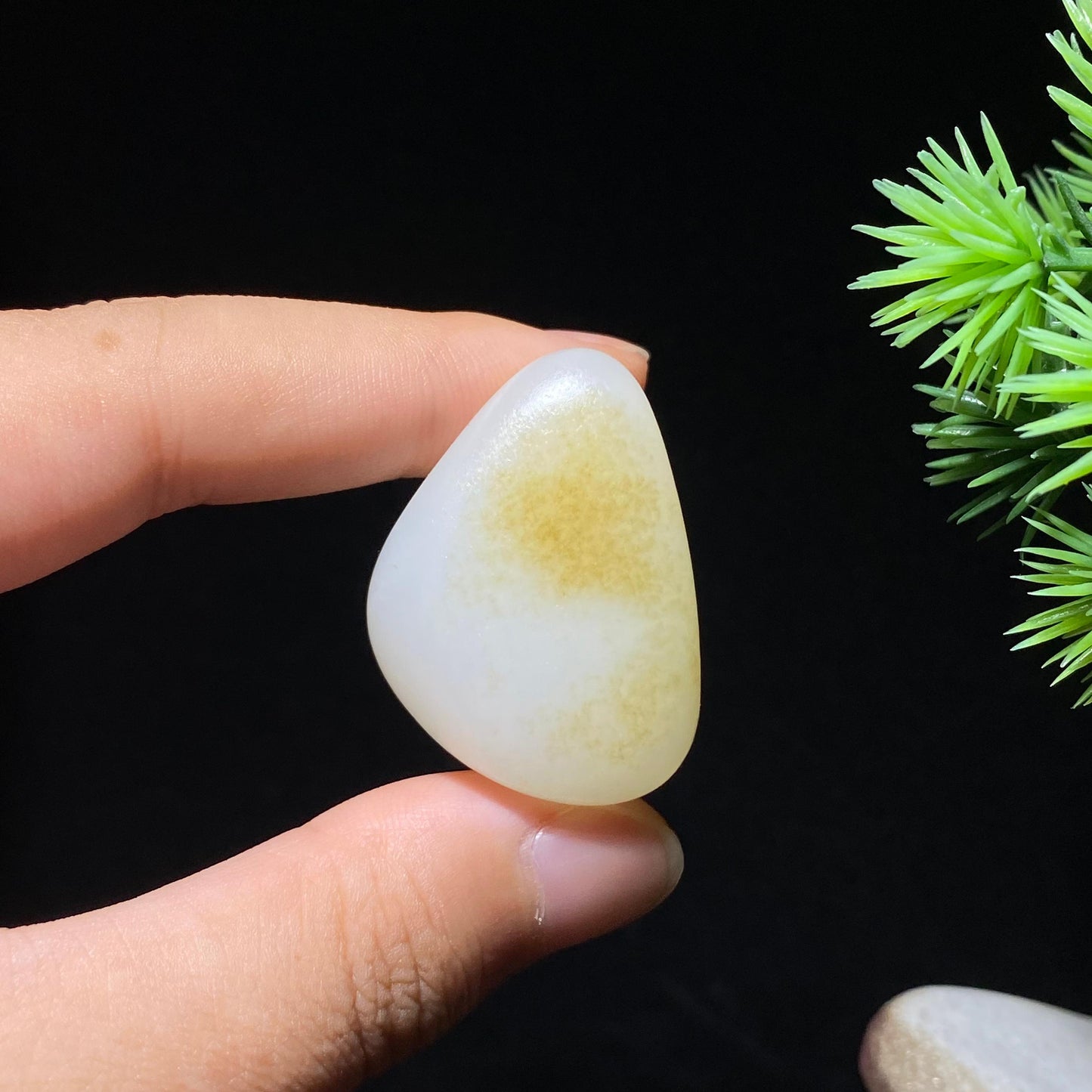 和田玉白玉秋梨皮籽料原石（20.8g）