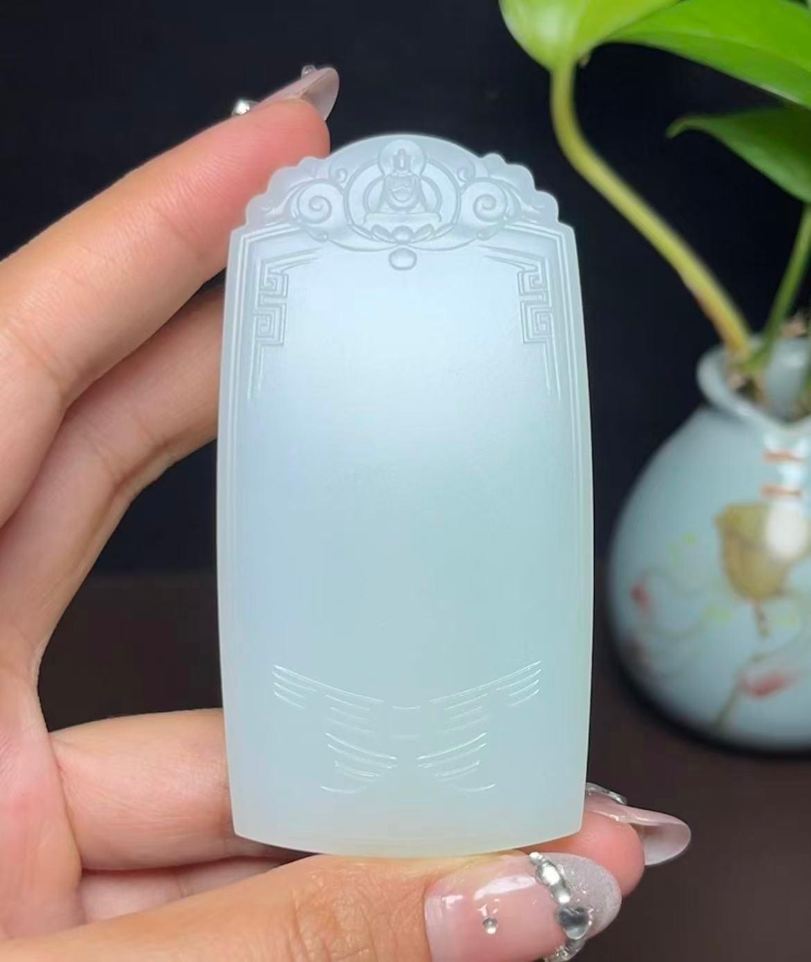新疆和田玉且末料带翠羊脂玉平安无事牌（93.1g）