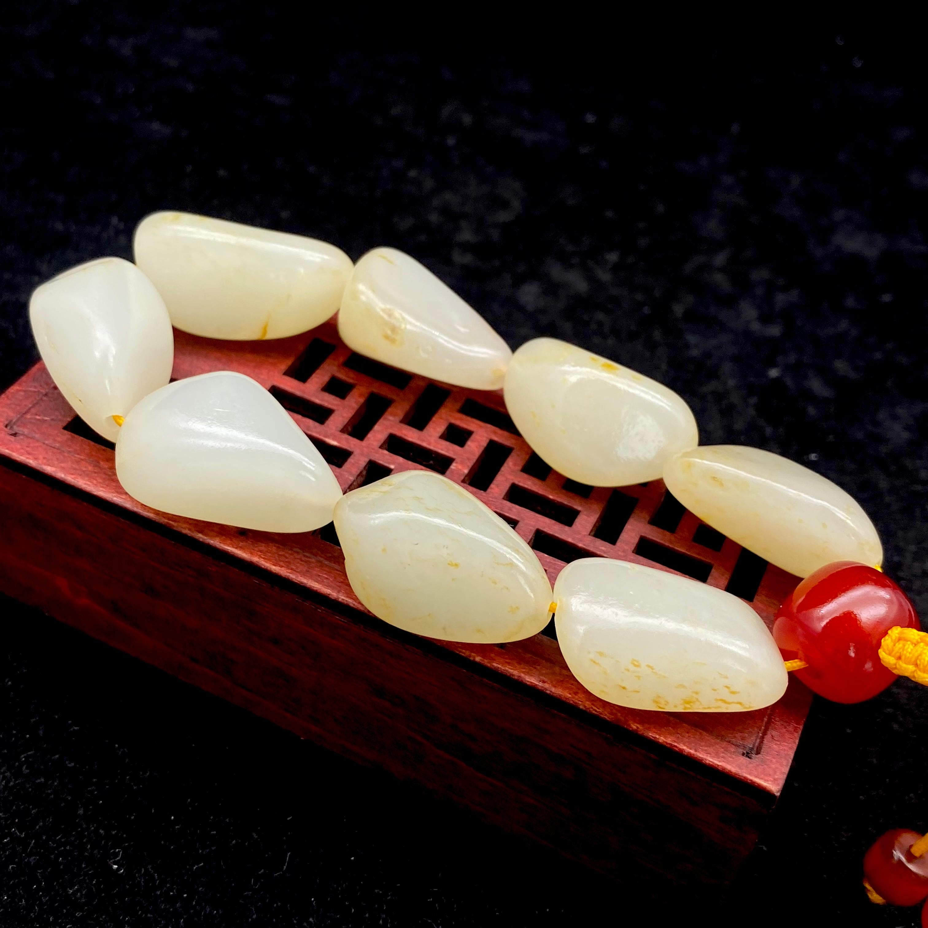和田玉洒金皮【精品手串】（68.2g）