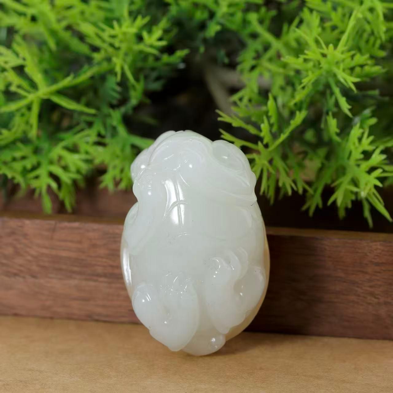 和田玉洒金皮白玉籽料龙龟雕件（38.2g）