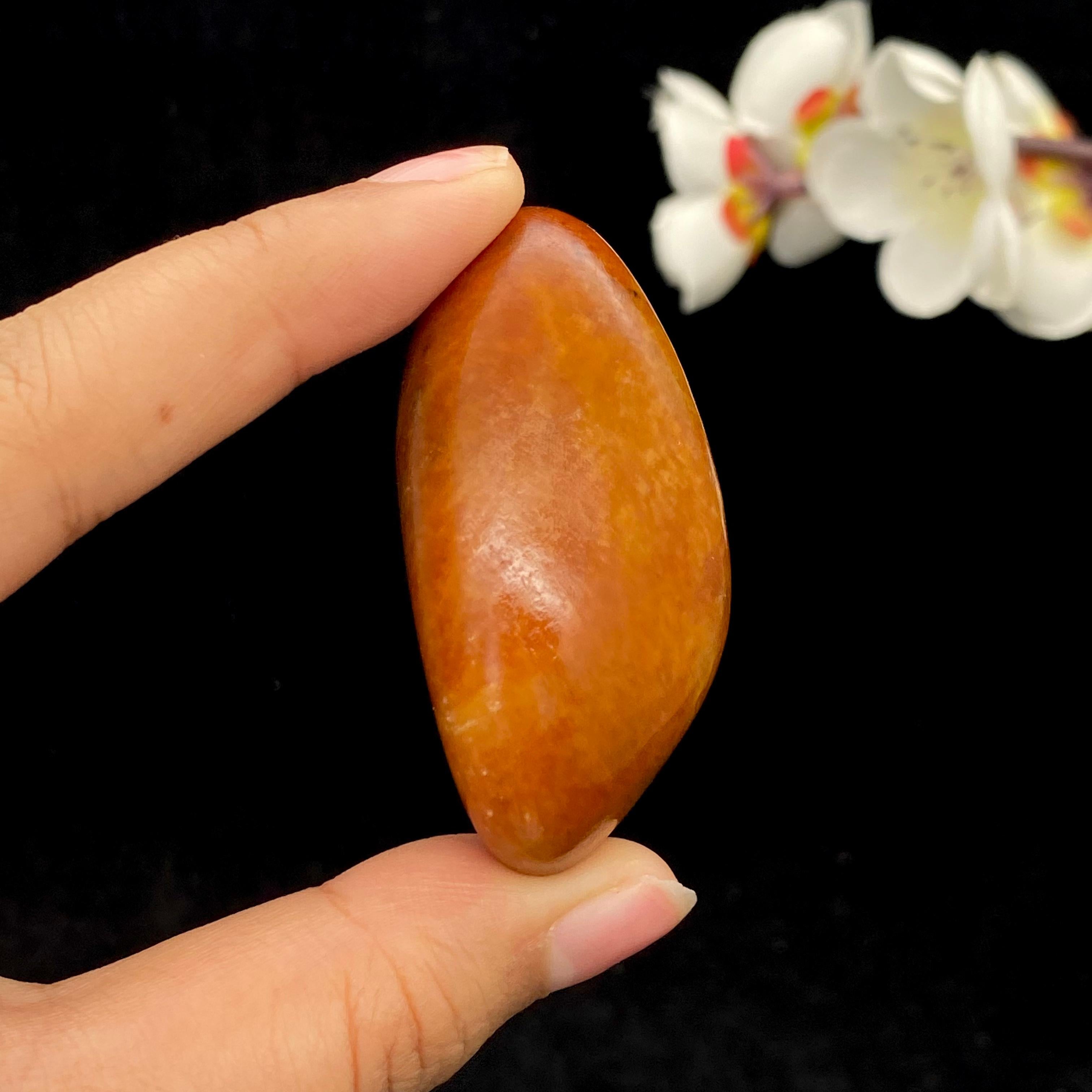 收集品 本物和田玉 大原石 大子石 カラメル色 大型璞玉 置物 文鎮 美品 重厚 和田玉黄沁皮籽料原石（61.8g） – 厚德载玉