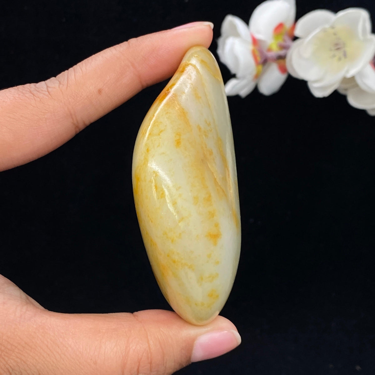 和田玉黄皮籽料手把件（149.3g）