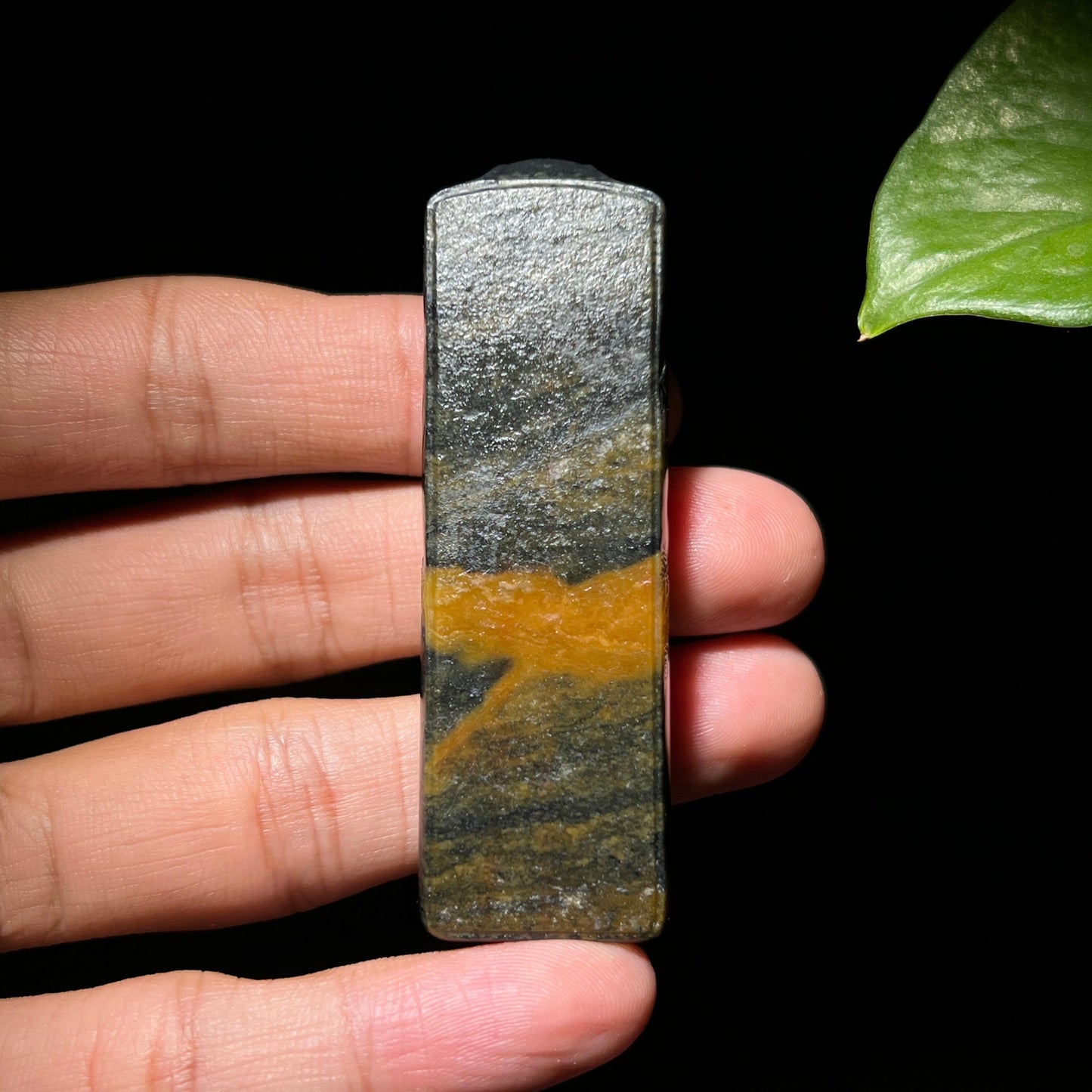 和田玉籽料黄沁皮青花山水牌（41.6g）
