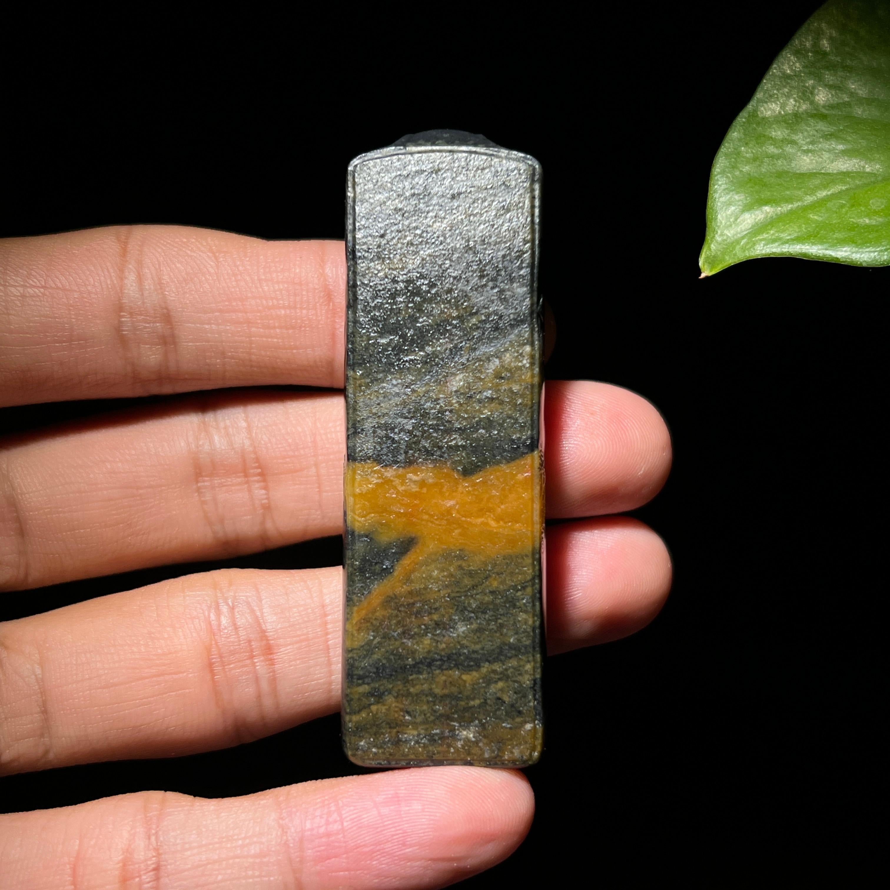 和田玉籽料黄沁皮青花山水牌（41.6g）