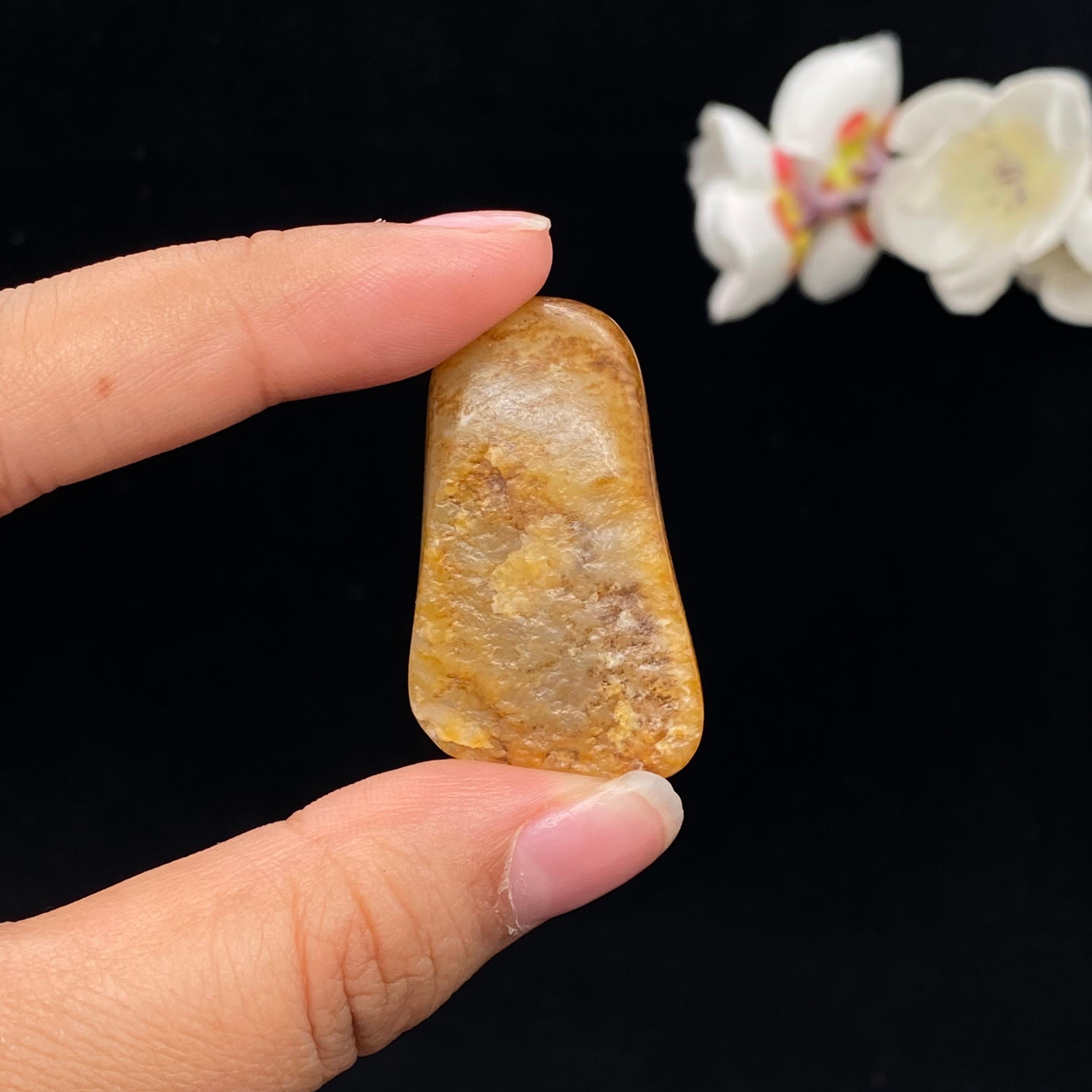 和田玉秋梨皮籽料挂件（19.4g）