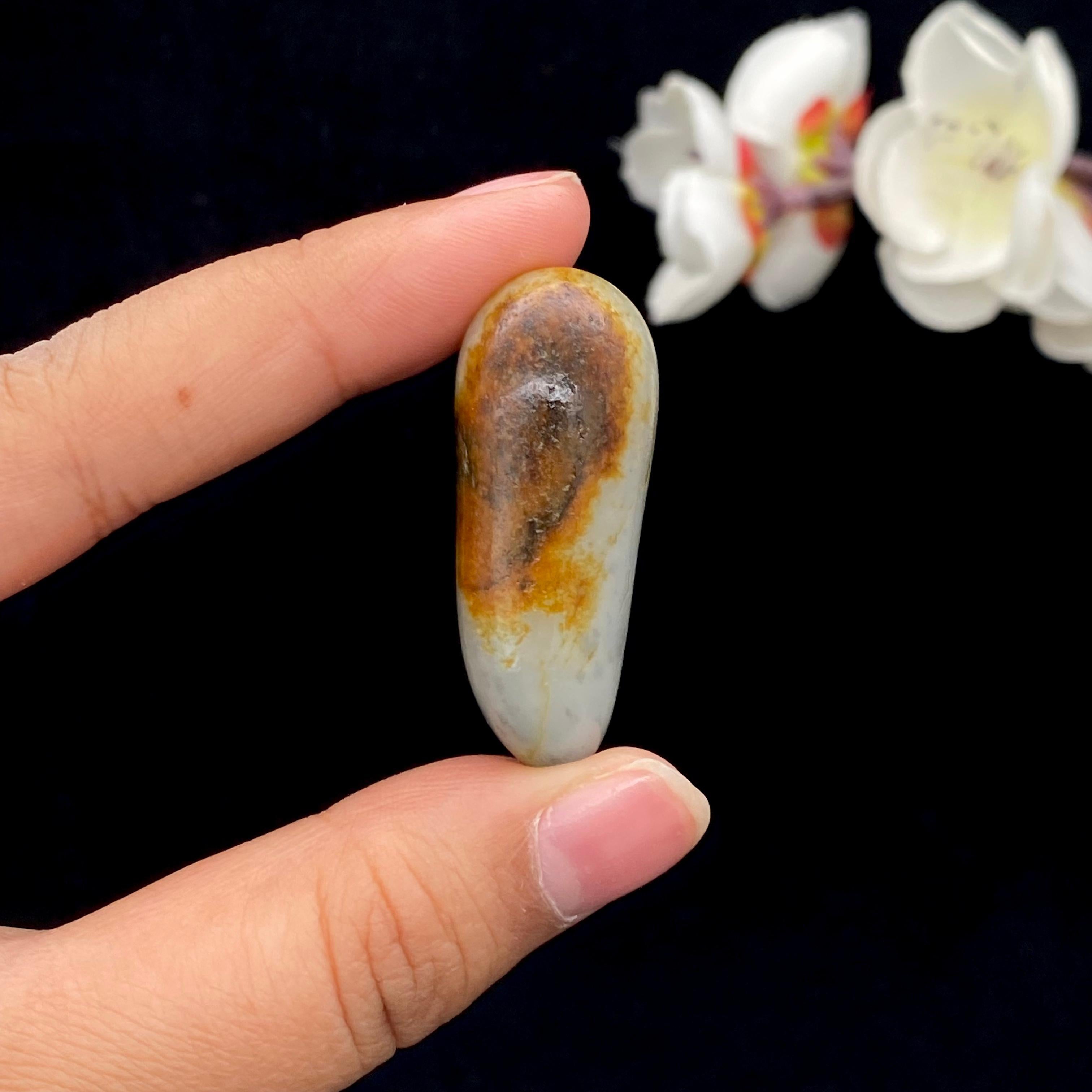 和田玉聚黄皮青花籽料挂件（27.5g）
