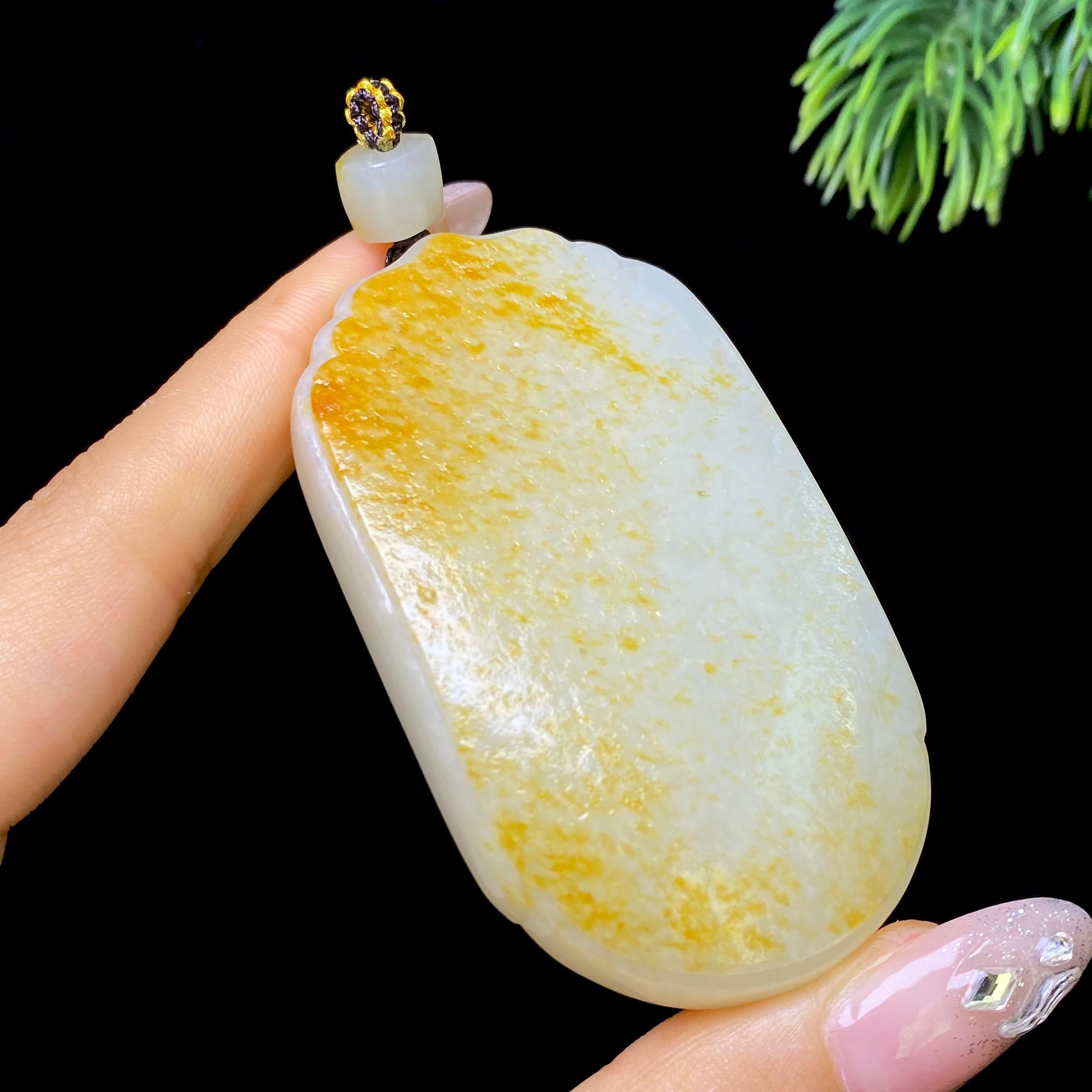 和田玉籽料无事牌（84.5g）