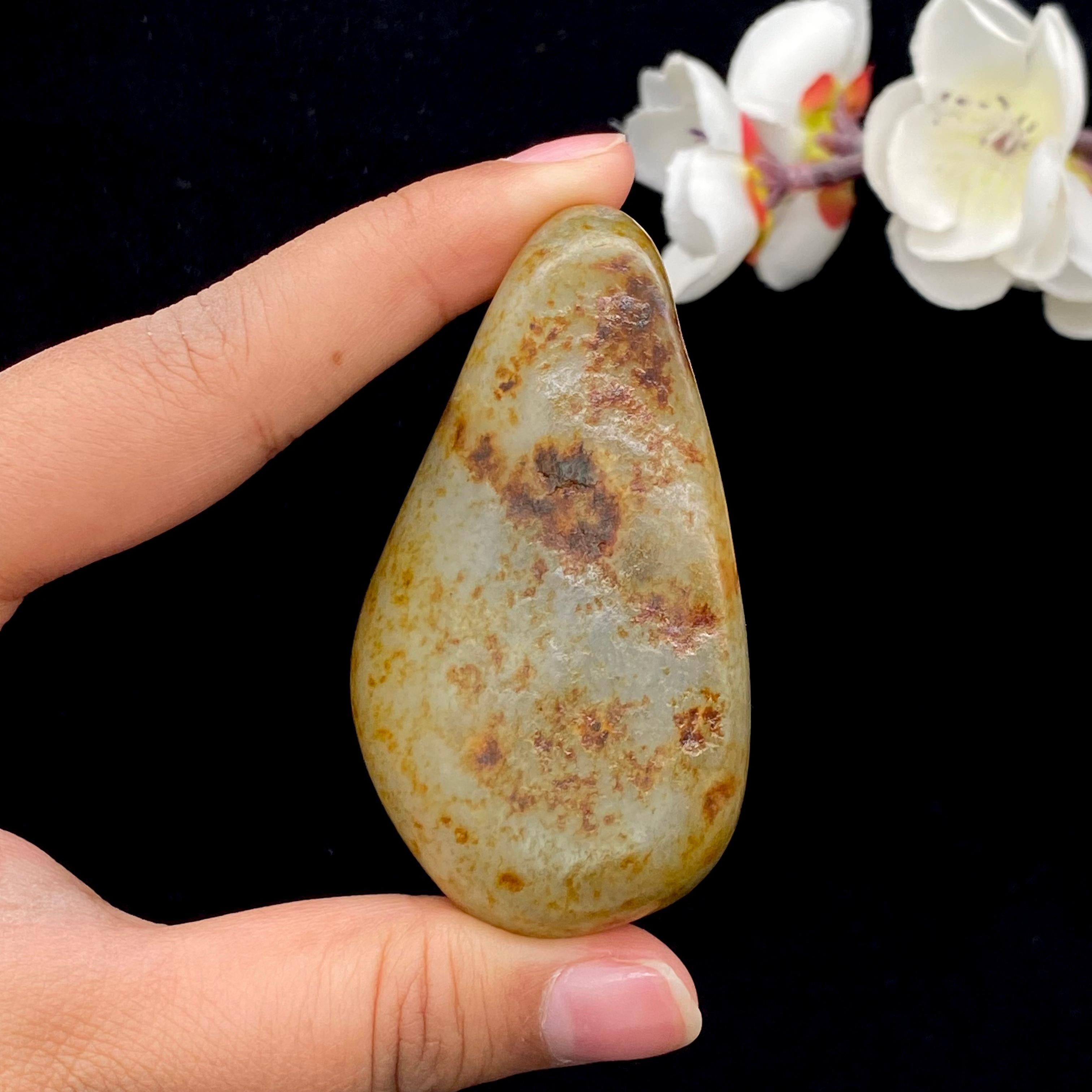 和田玉洒红皮青花底籽料手把件（133.1g）