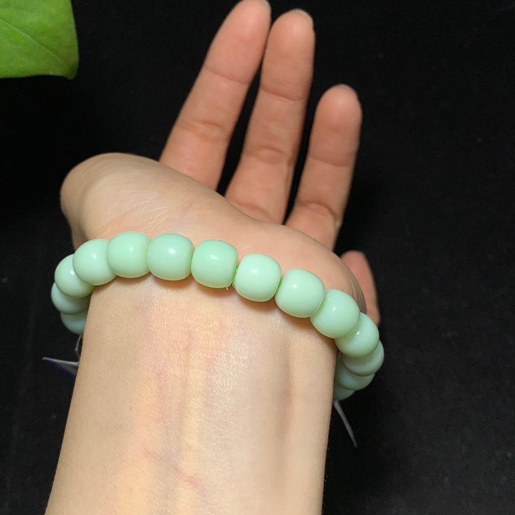 高品质且末碧玉黑羊洞薄荷奶绿老型珠手串（34.7g）
