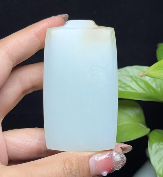 新疆和田玉且末糖仿古龙平安无事牌（78.6g）