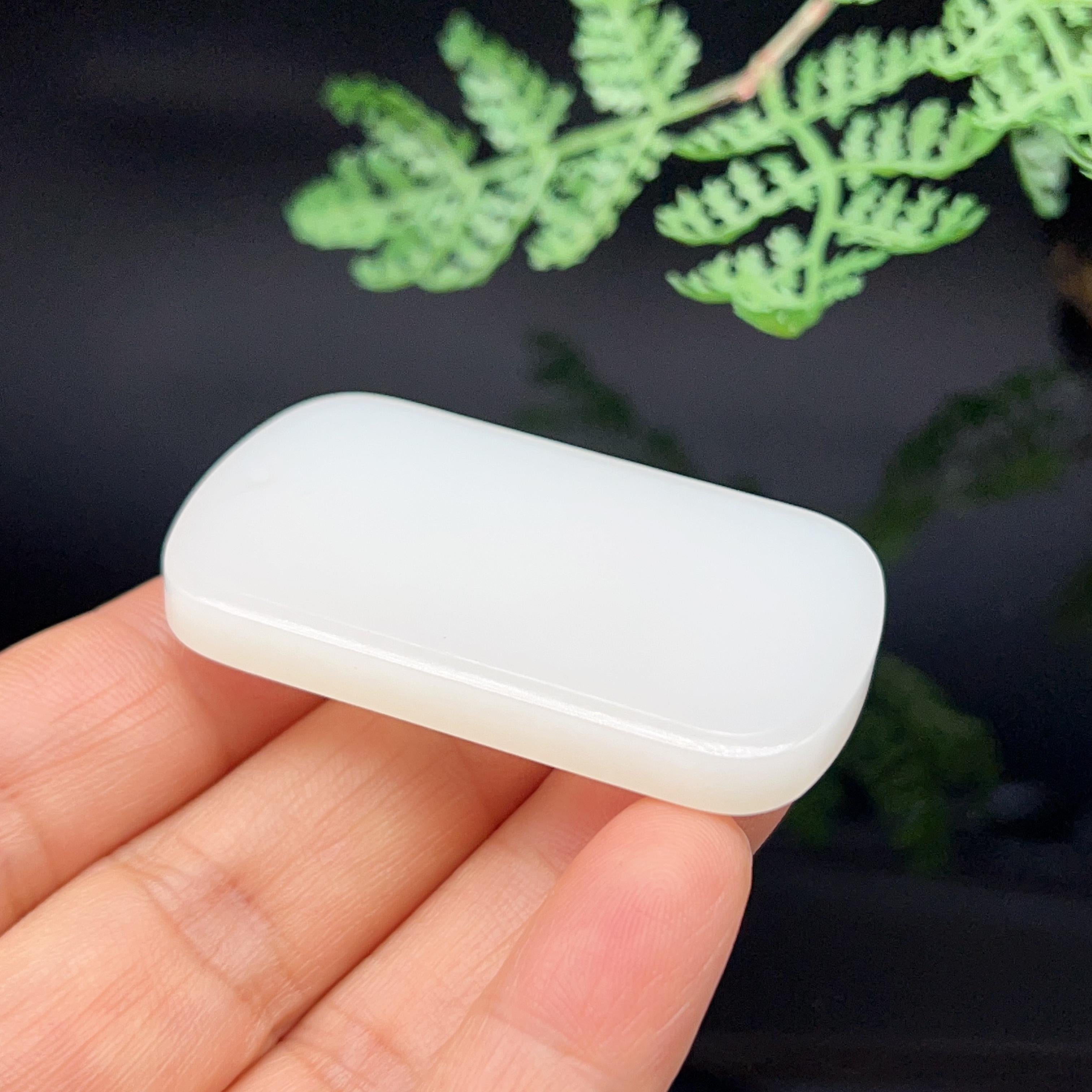 和田玉羊脂白玉无事牌（30.7g）