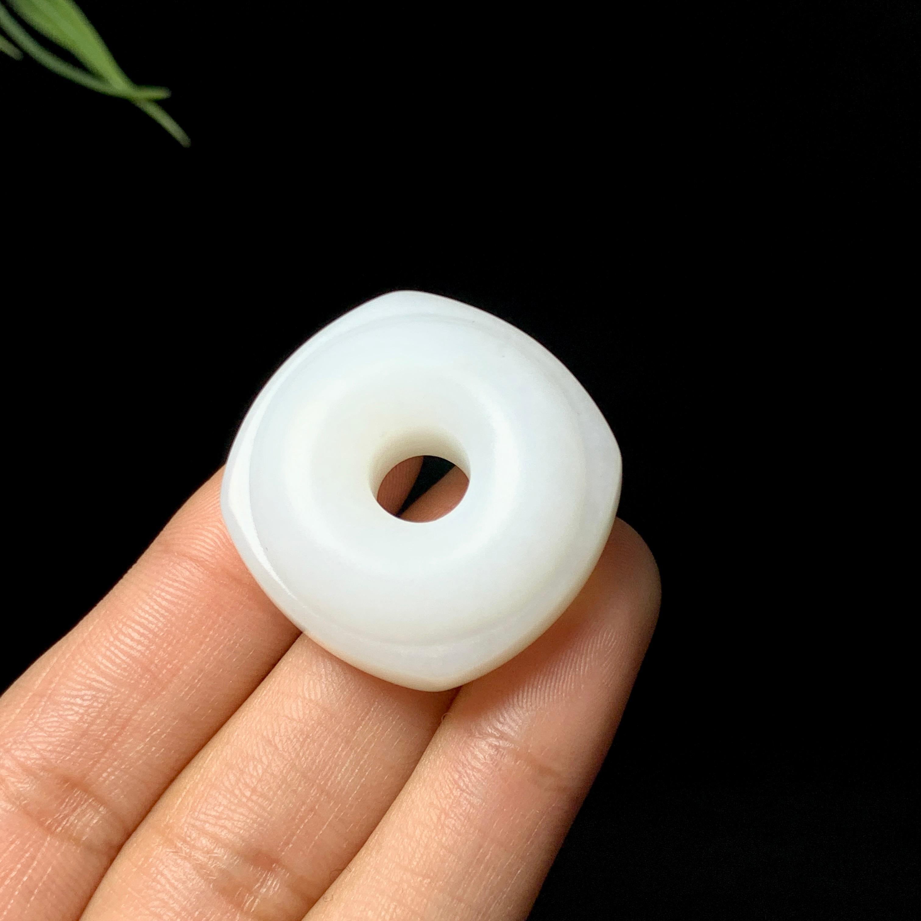 高品质和田白玉方扣平安扣（21.6g）