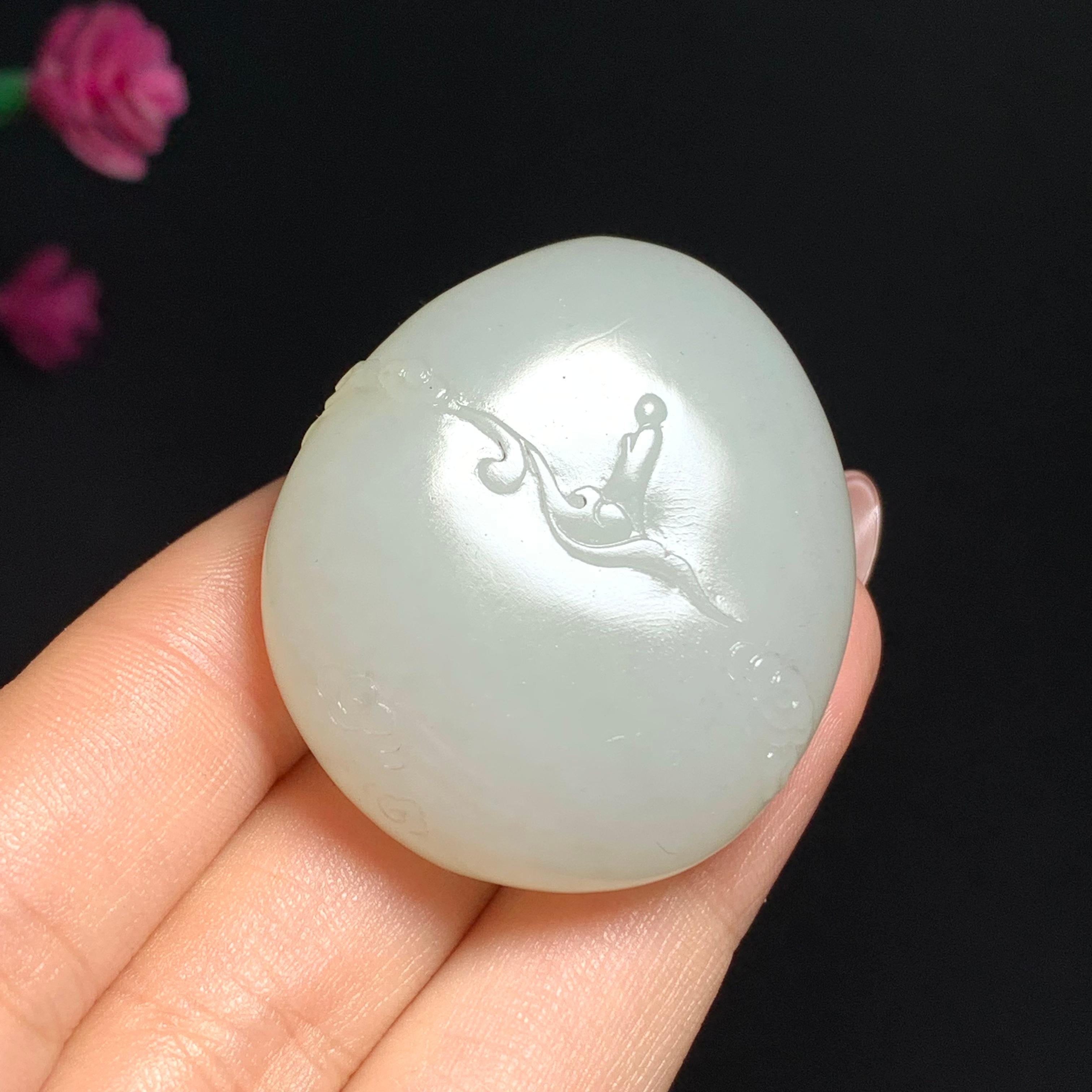 高品质新疆和田玉籽料洒金皮财神挂件（39.6g） – 厚德载玉