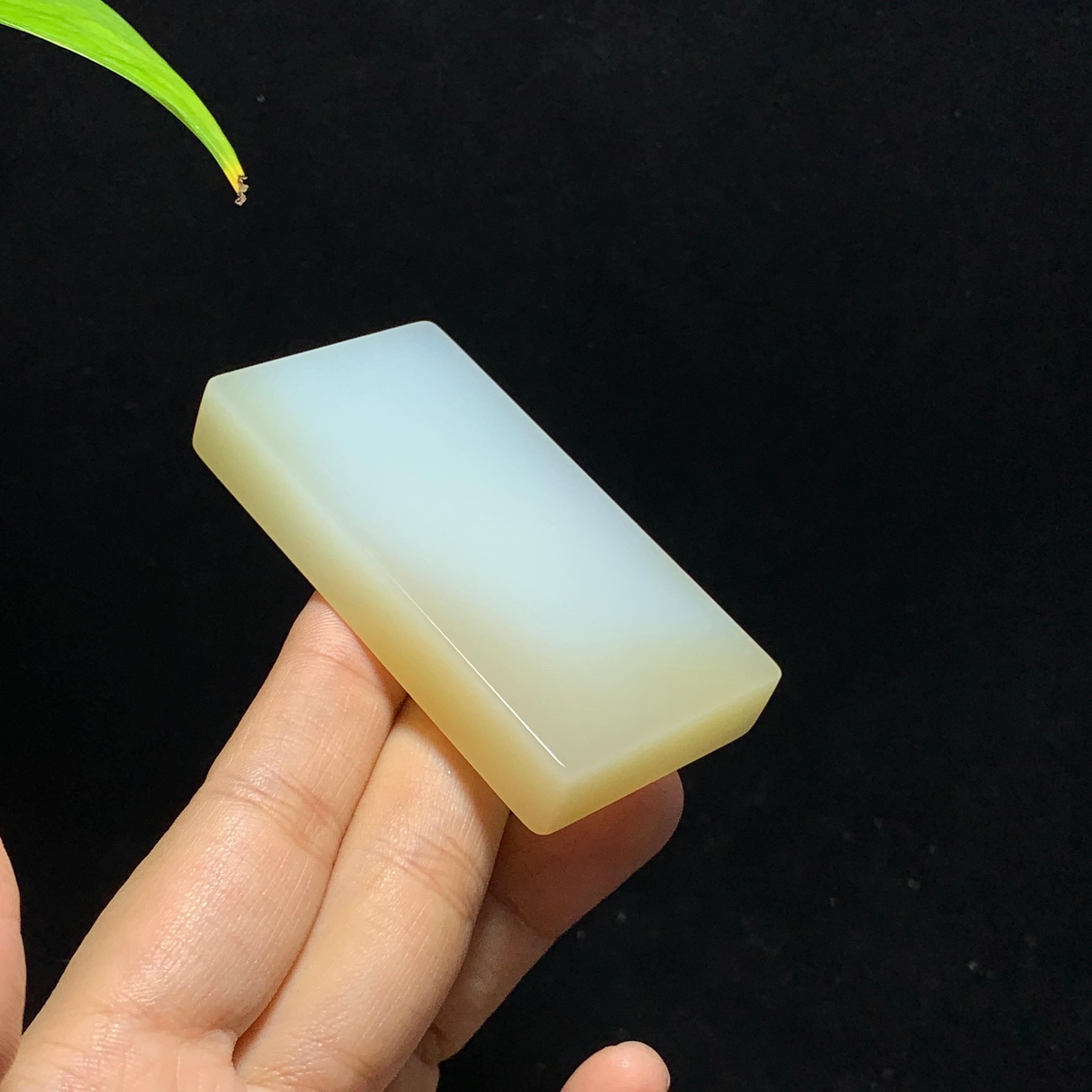 和田山料羊脂糖白玉无事牌（81.2g）