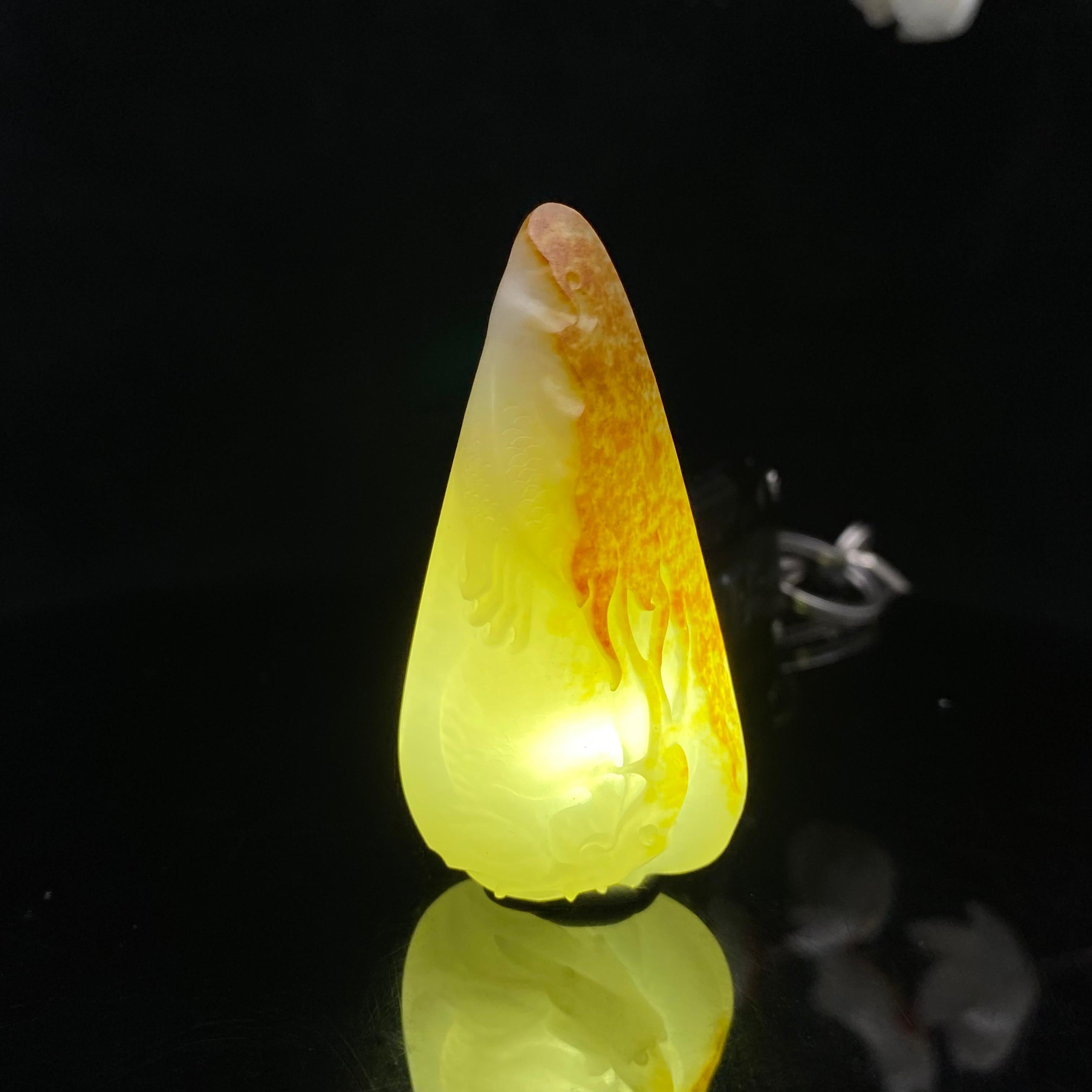 和田玉洒金皮籽料【龙】挂件（33.2g）