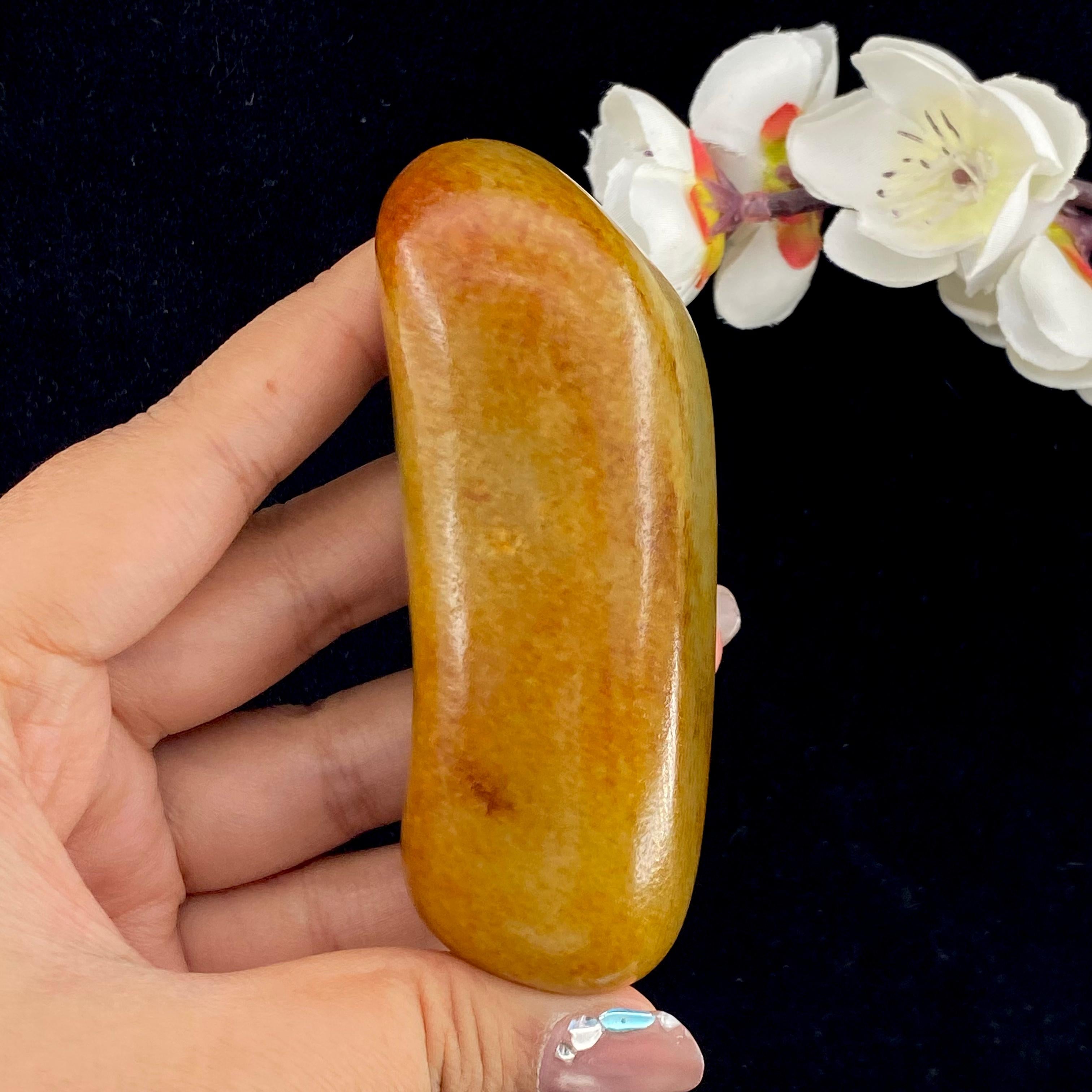 和田玉洒红皮籽料手把件（206.4g）