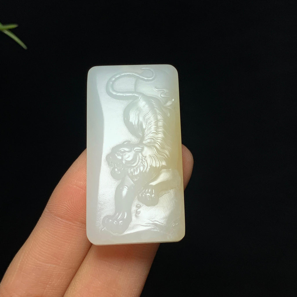 【超值推荐】和田山料糖白玉下山虎挂件（18.0g）