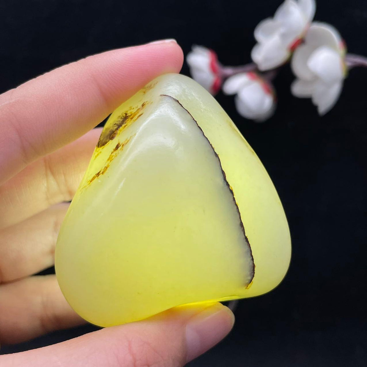 和田玉青白玉籽料手把件（104.1g）