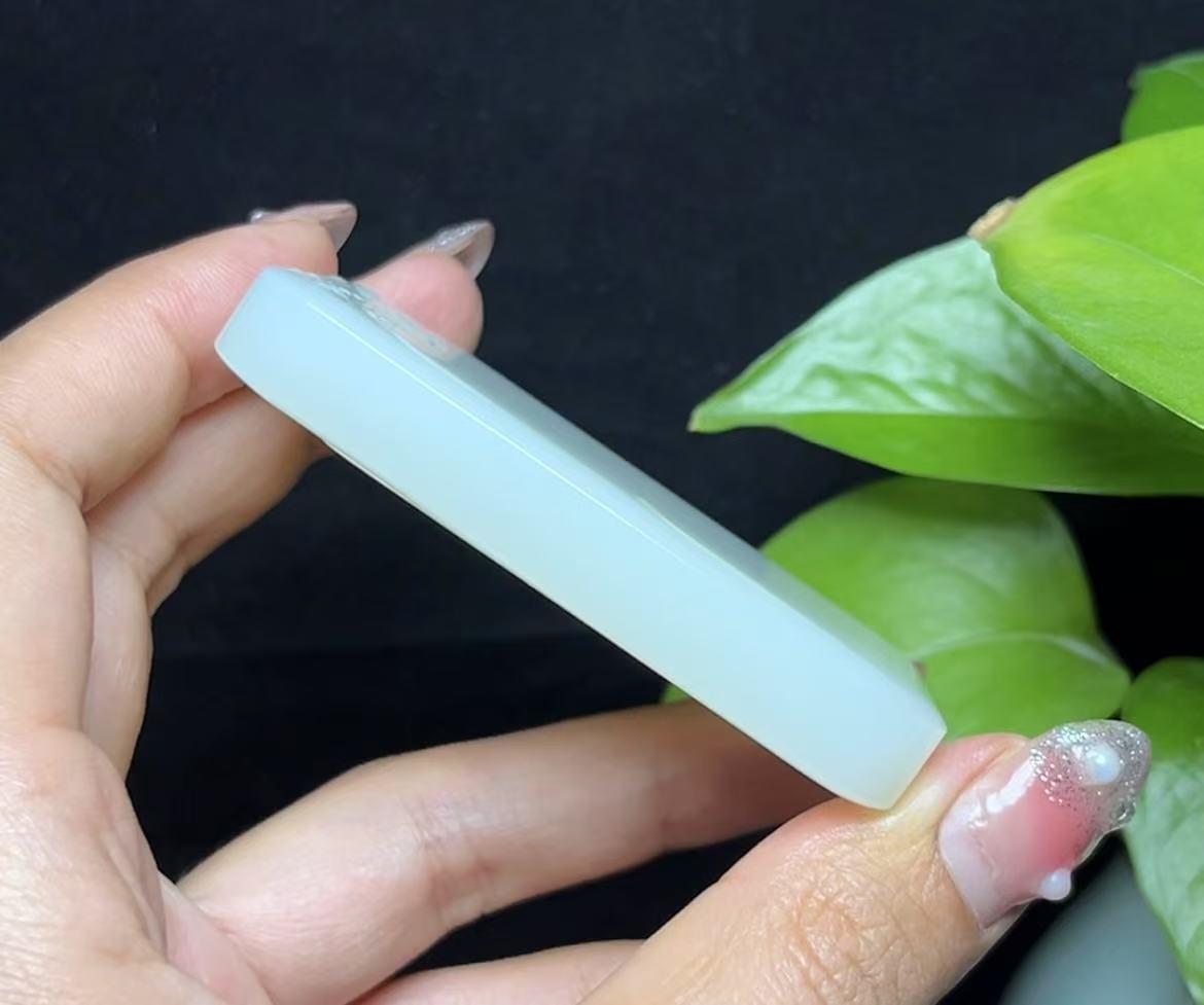 新疆和田玉且末料羊脂玉平安无事牌（80.5g）