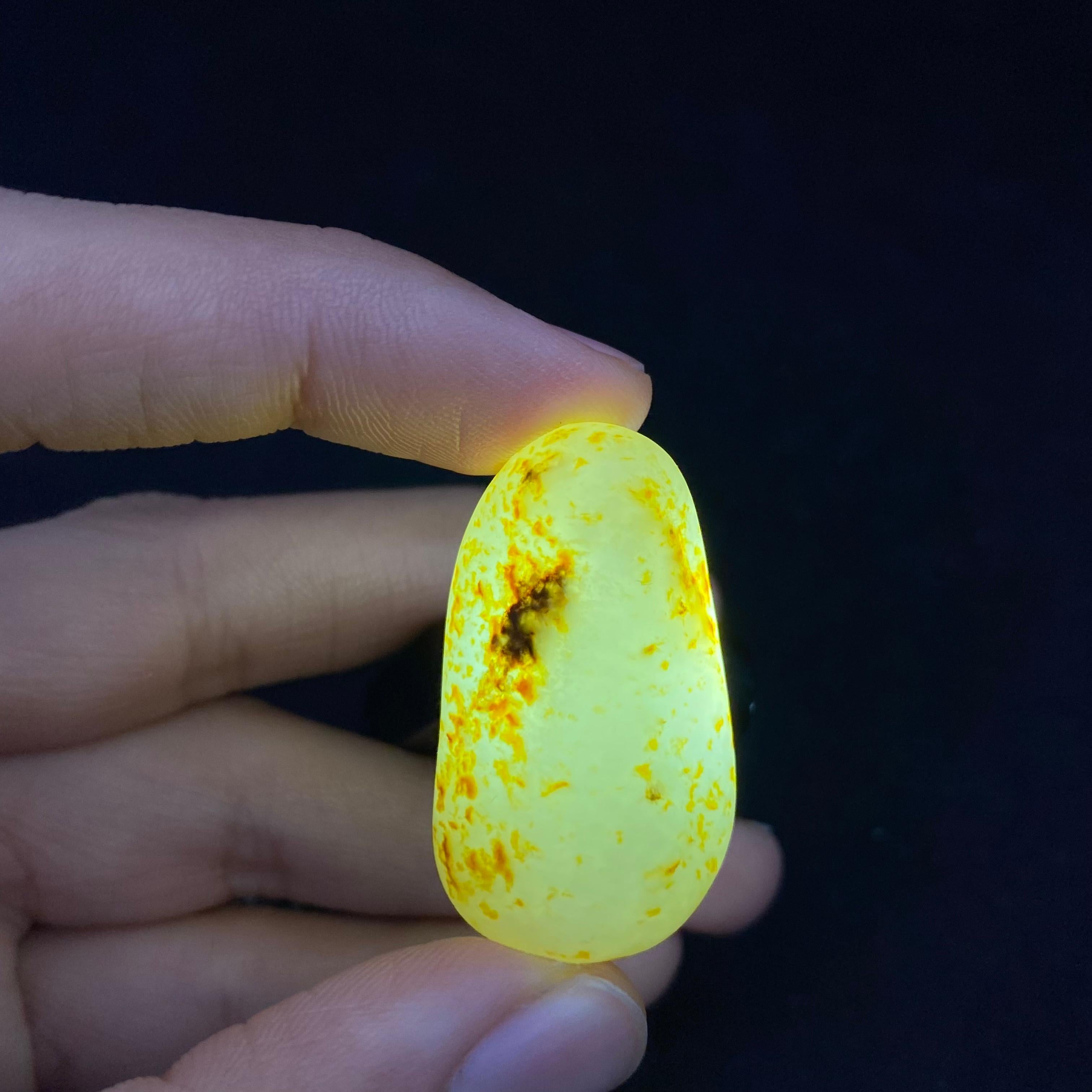 和田玉洒金皮籽料原石（19.3g）
