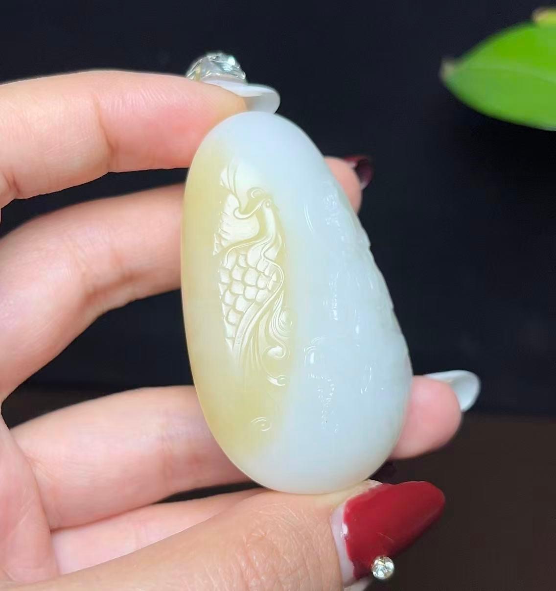 新疆和田玉且末糖白羊脂玉大势至菩萨（60.6g）