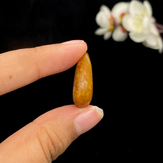 和田玉黄沁皮籽料原石（5.4g）
