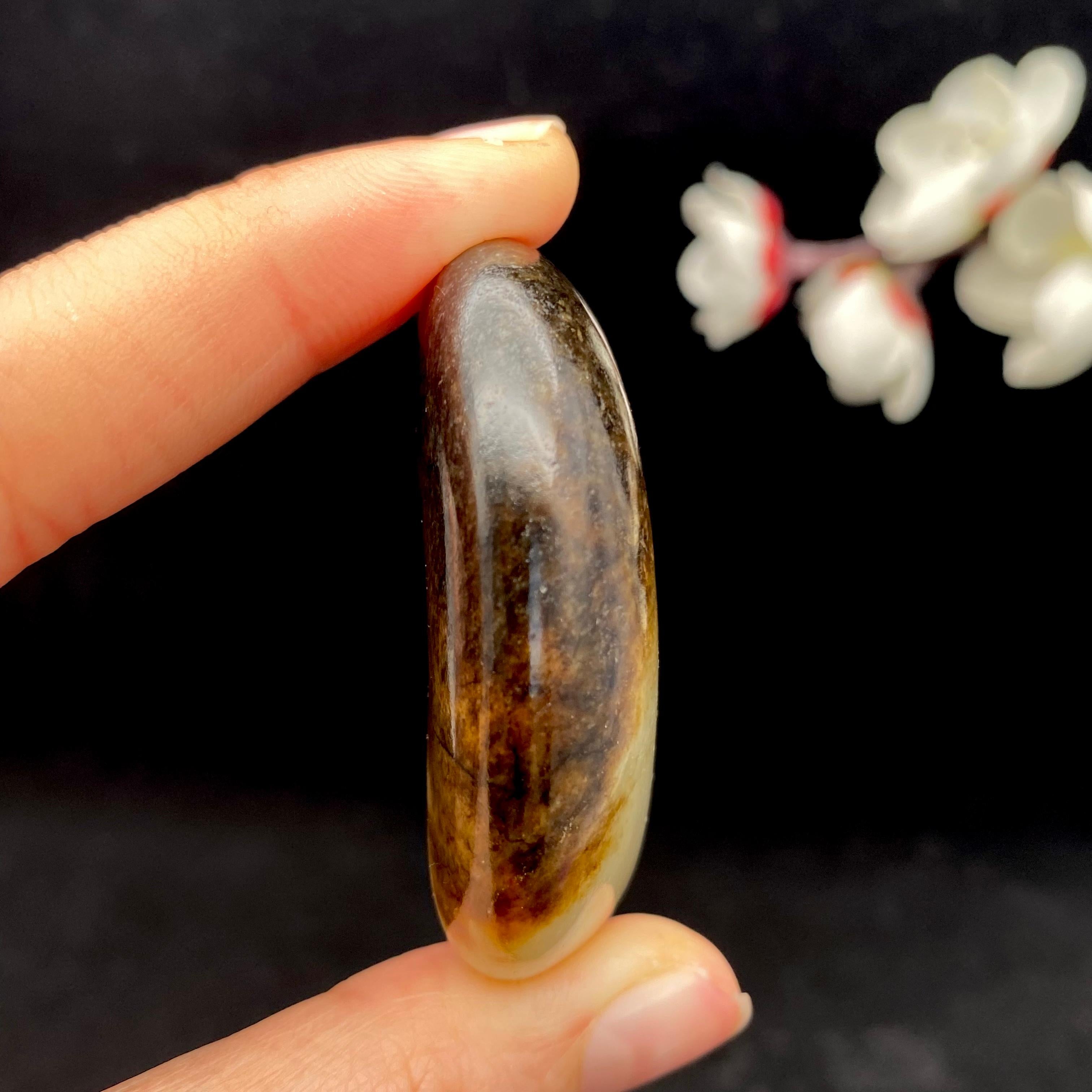 和田玉聚黑皮籽料原石（43.8g）