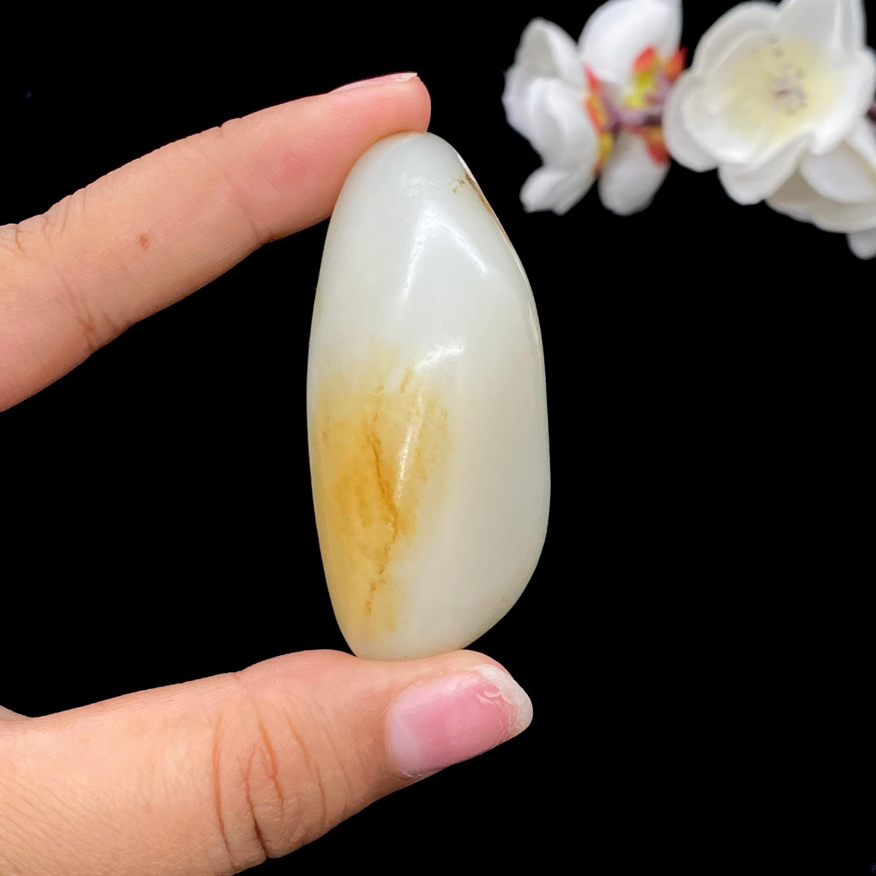 和田玉黄皮籽料手把件（79g）