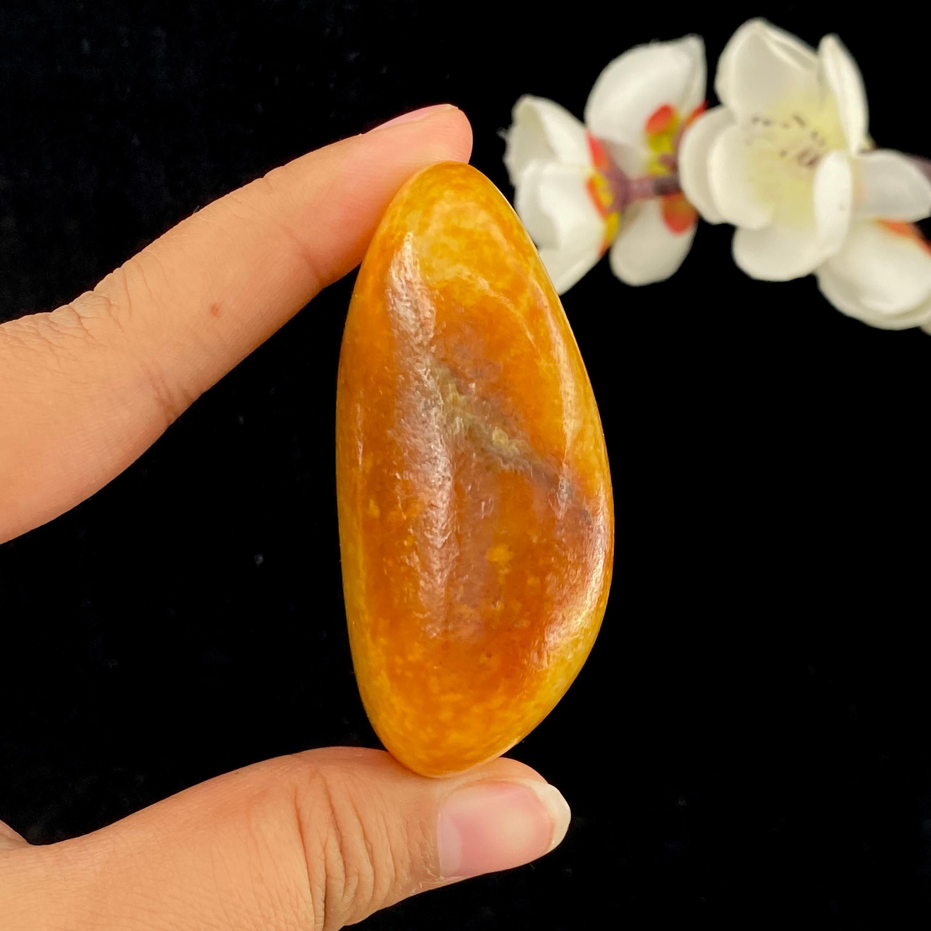 和田玉聚红皮籽料原石（151g）