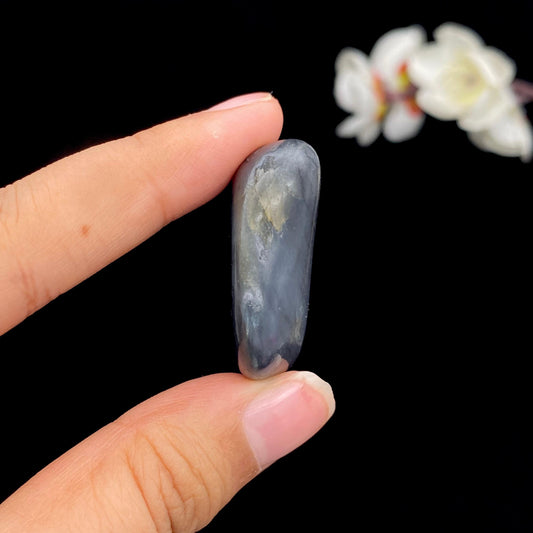 和田玉青花籽料原石（22.7g）