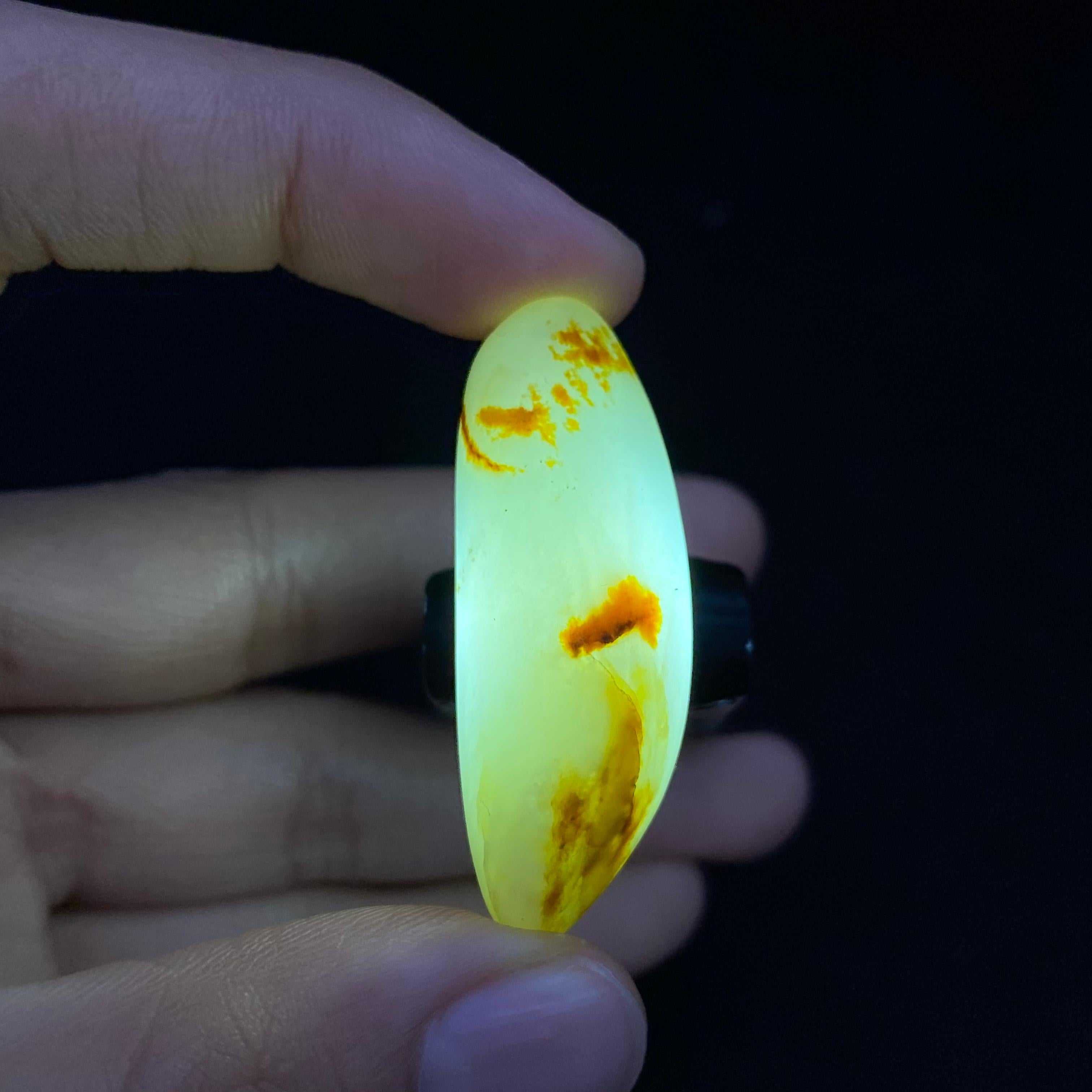 和田玉黄皮籽料原石（13.7g）