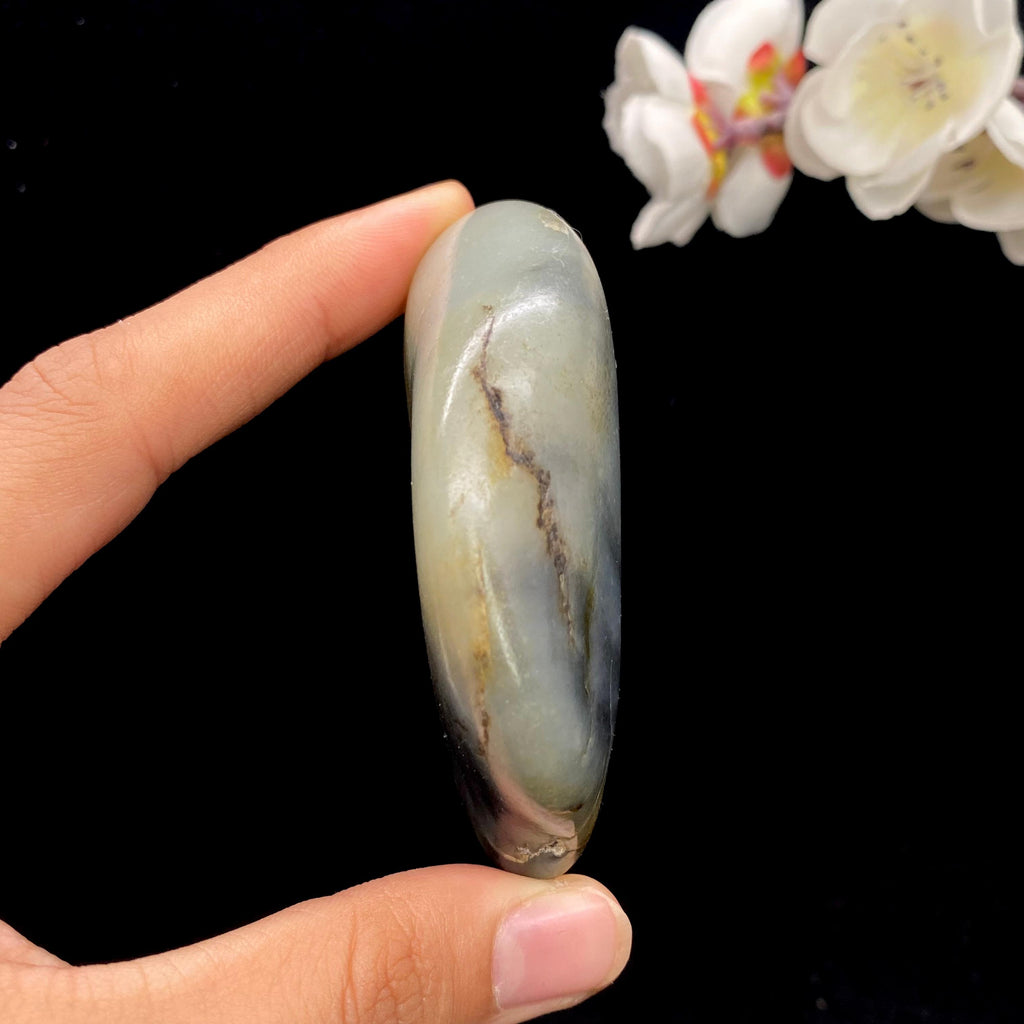 【超值推荐】 和田玉青花籽料手把件（134.1g）