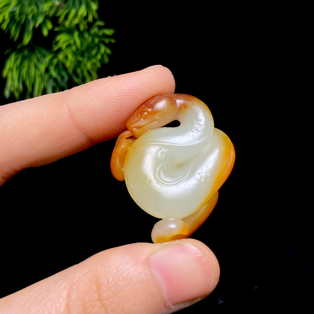 和田玉籽料灵蛇献瑞（13.4g）