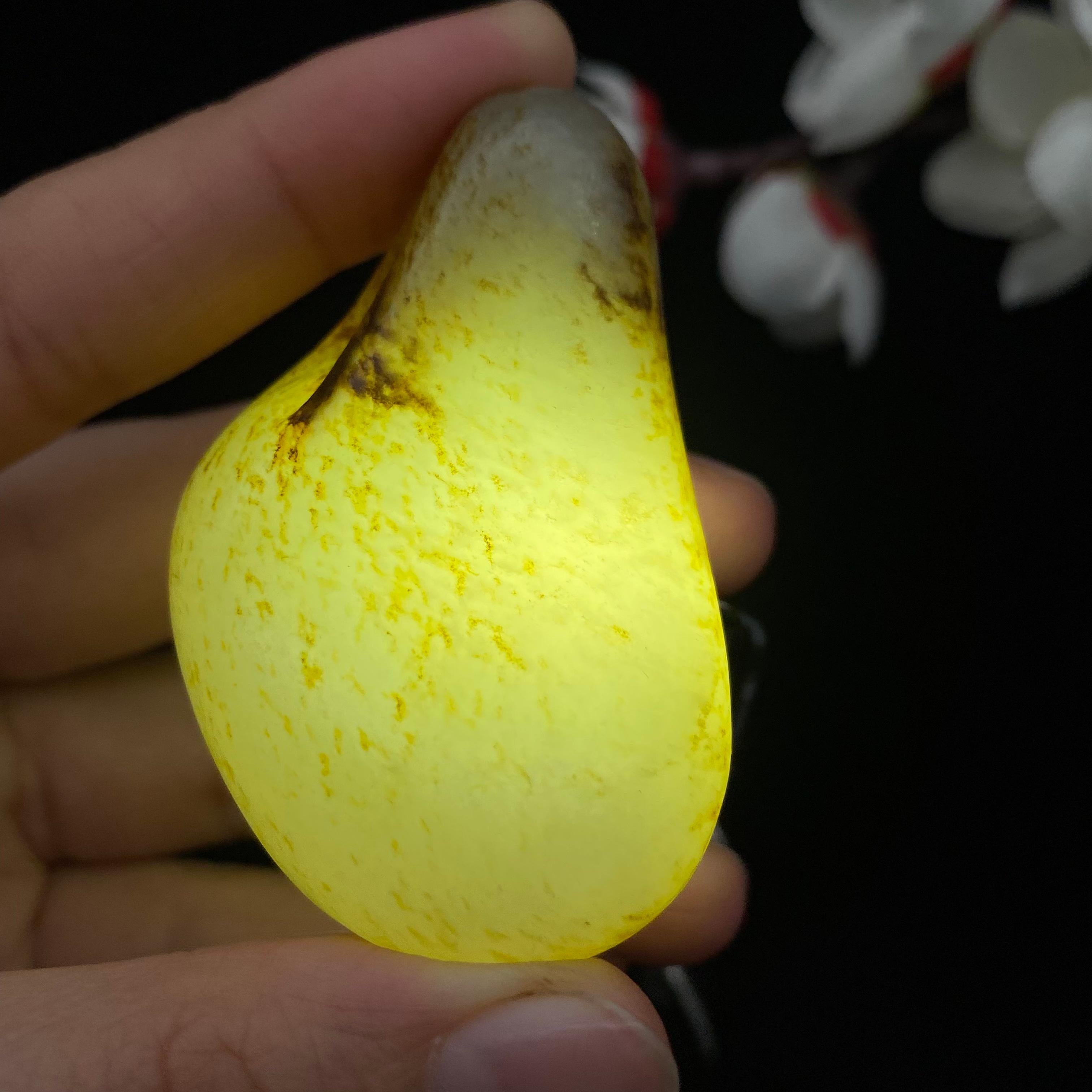 和田玉洒金皮籽料原石（52.2g）