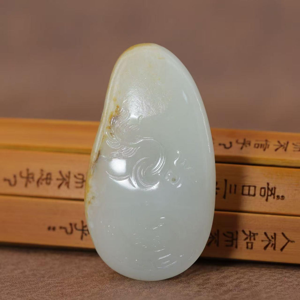 和田玉籽料洒金皮白玉龙形雕刻件（48.6g）