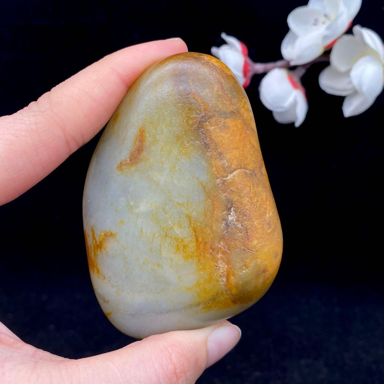 【超值推荐】和田玉聚黄皮籽料手把件（146.3g）