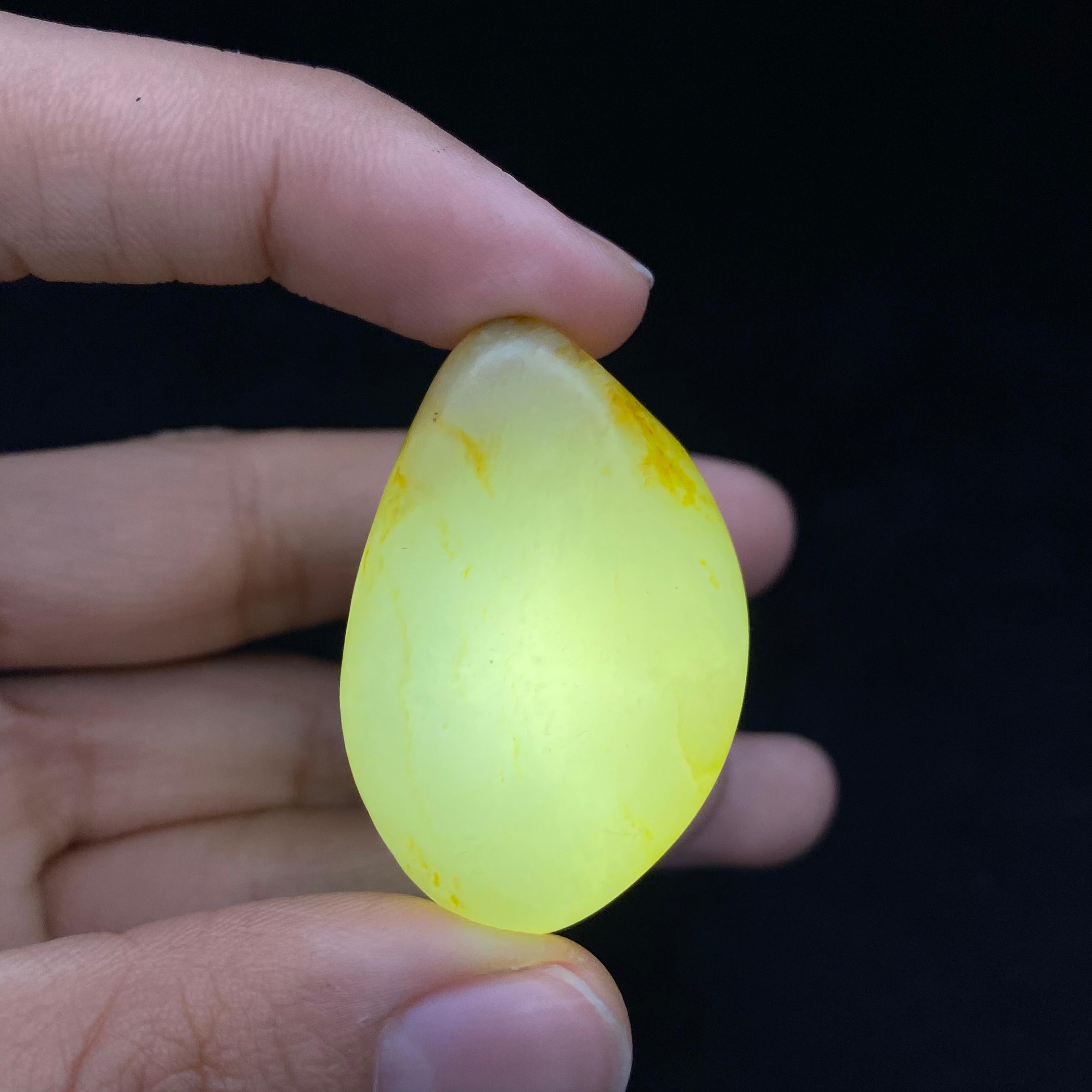和田玉黄皮籽料原石（21.1g）