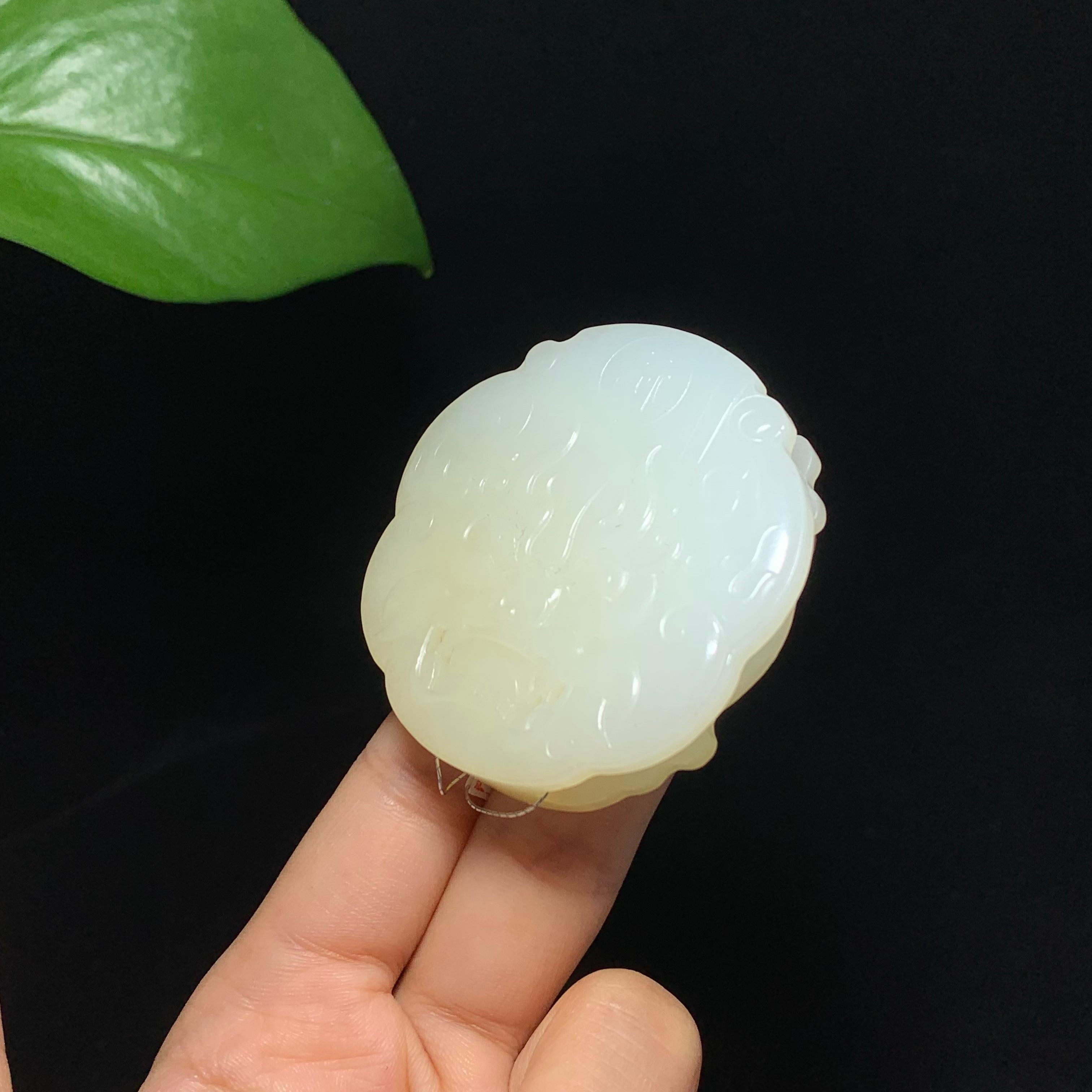 精品新疆且末糖白玉仿古龙皮带扣（43.7g）