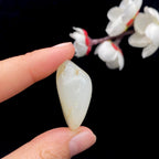 和田玉黄皮籽料挂件（18.1g）