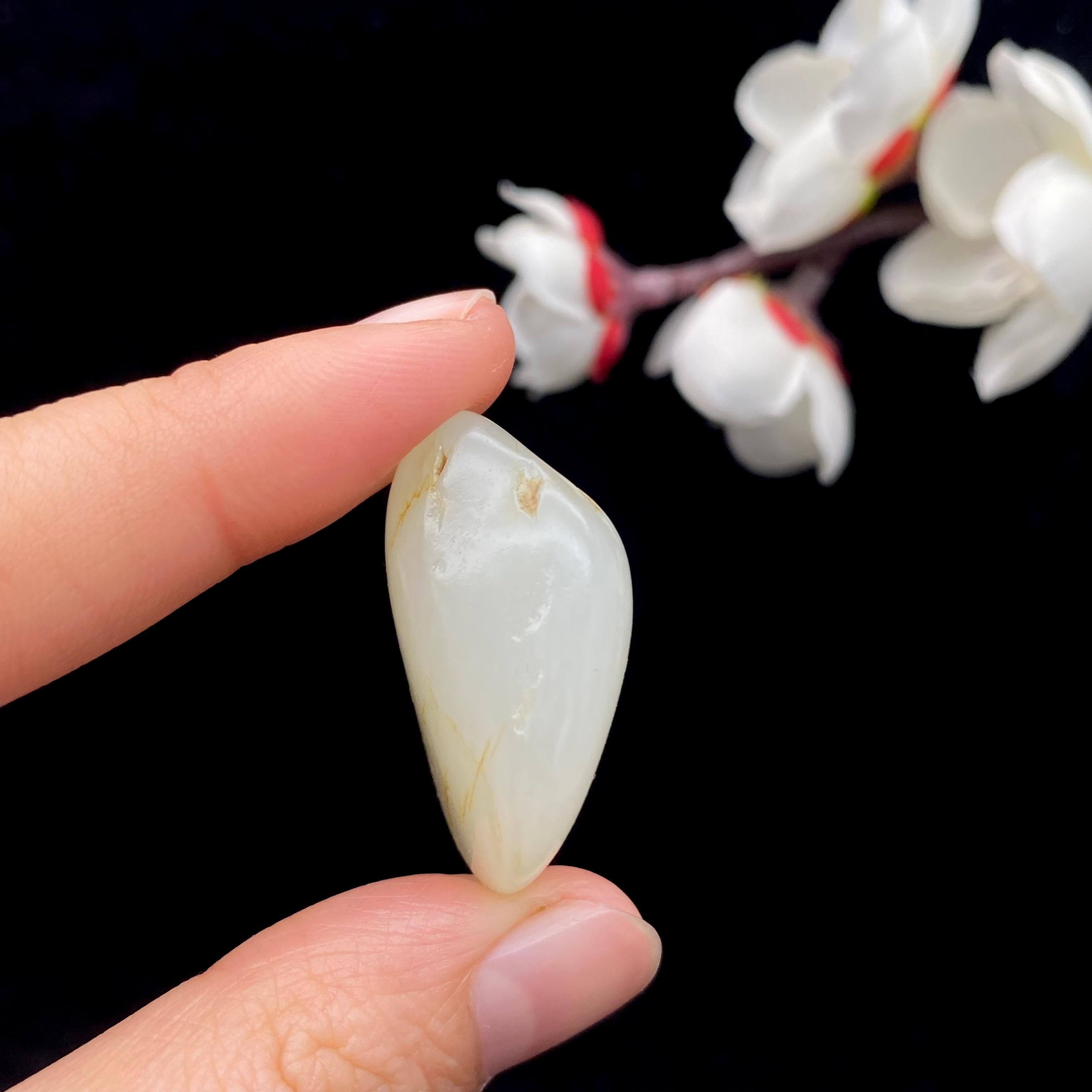 和田玉黄皮籽料挂件（18.1g）