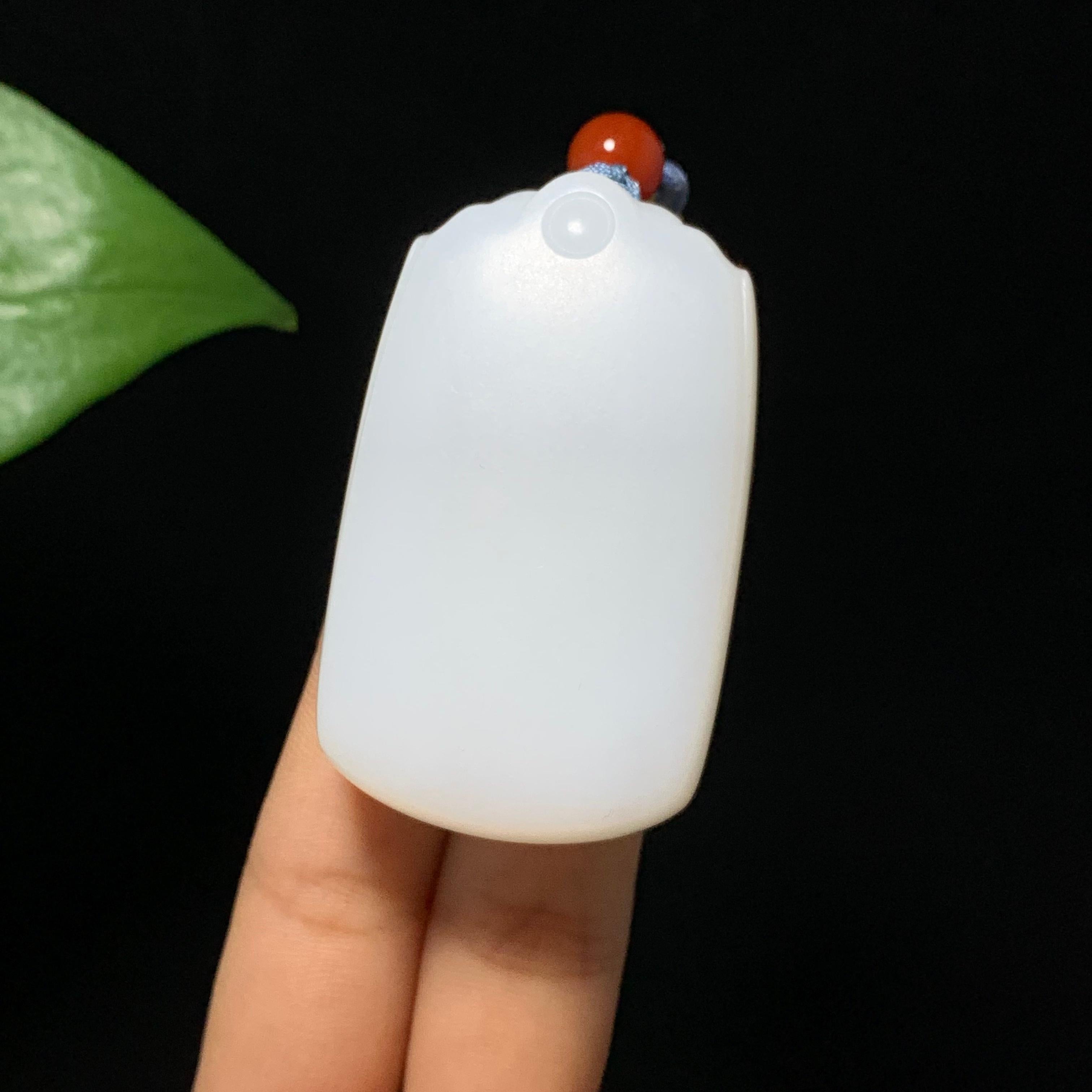 高品质和田山料羊脂白玉无事牌（53.2g）