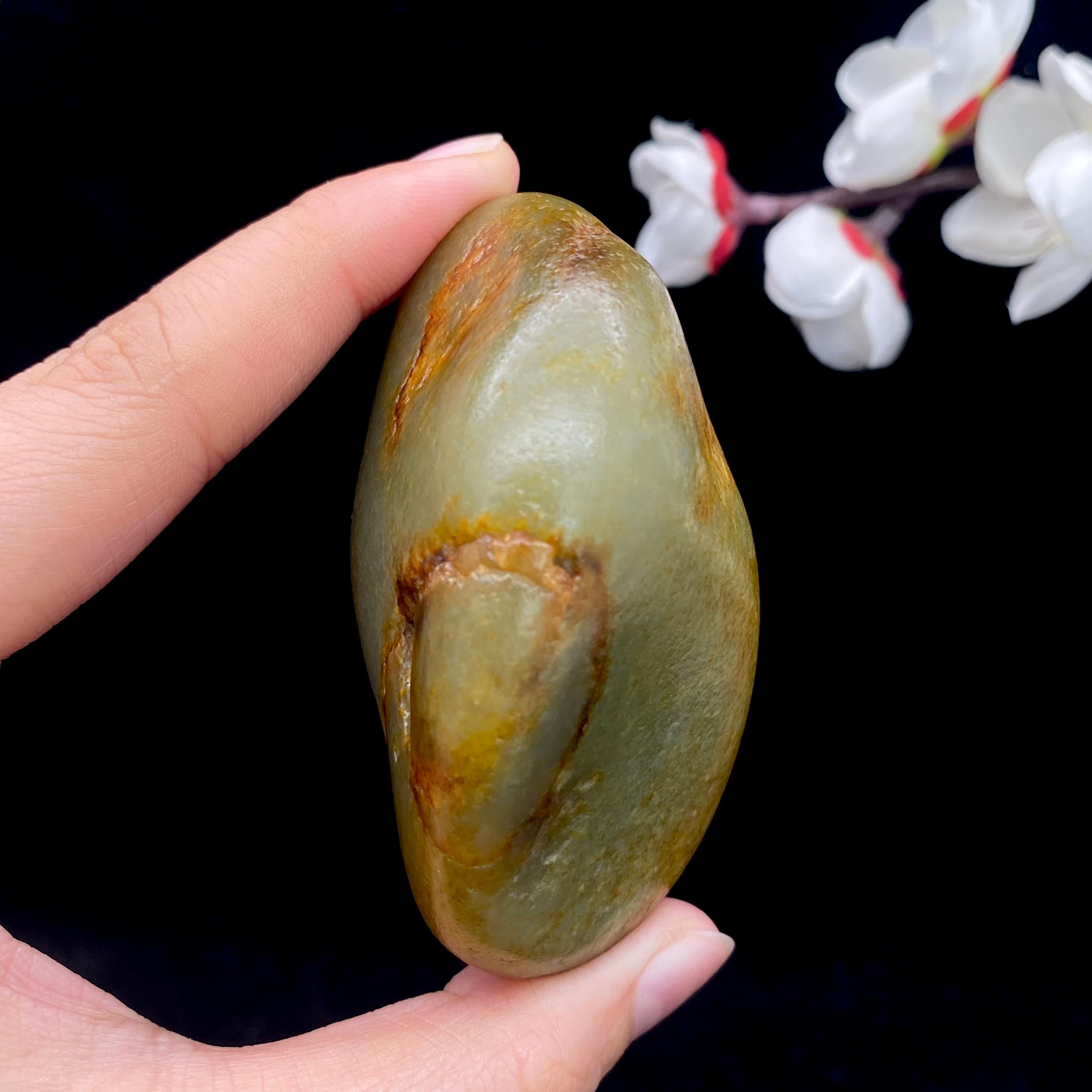 和田玉聚黄皮籽料手把件（166.1g）