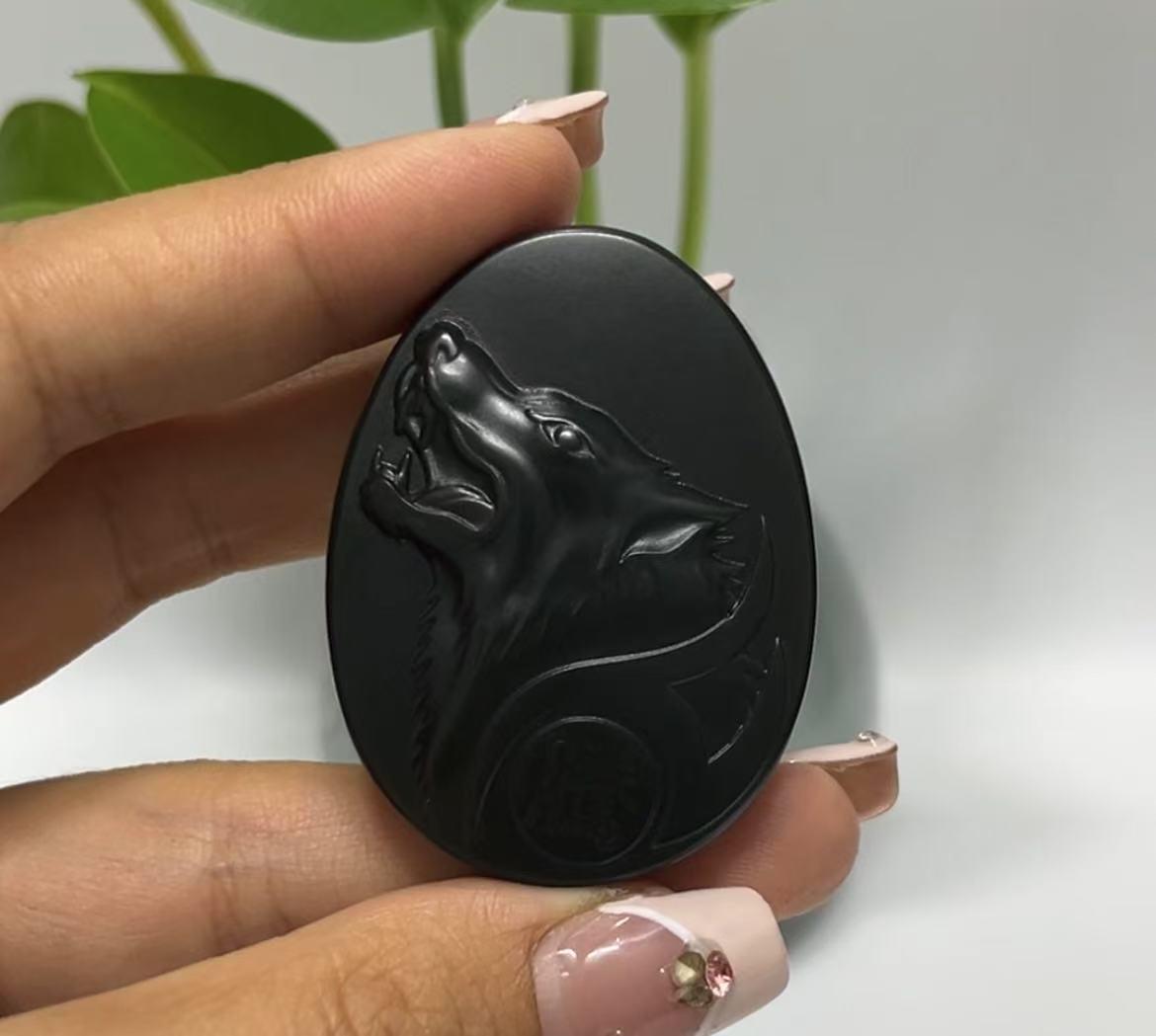 新疆和田玉黑青狼图腾（29.9g）