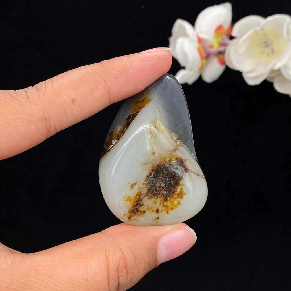 和田玉青花带黄皮籽料挂件（37.3g）