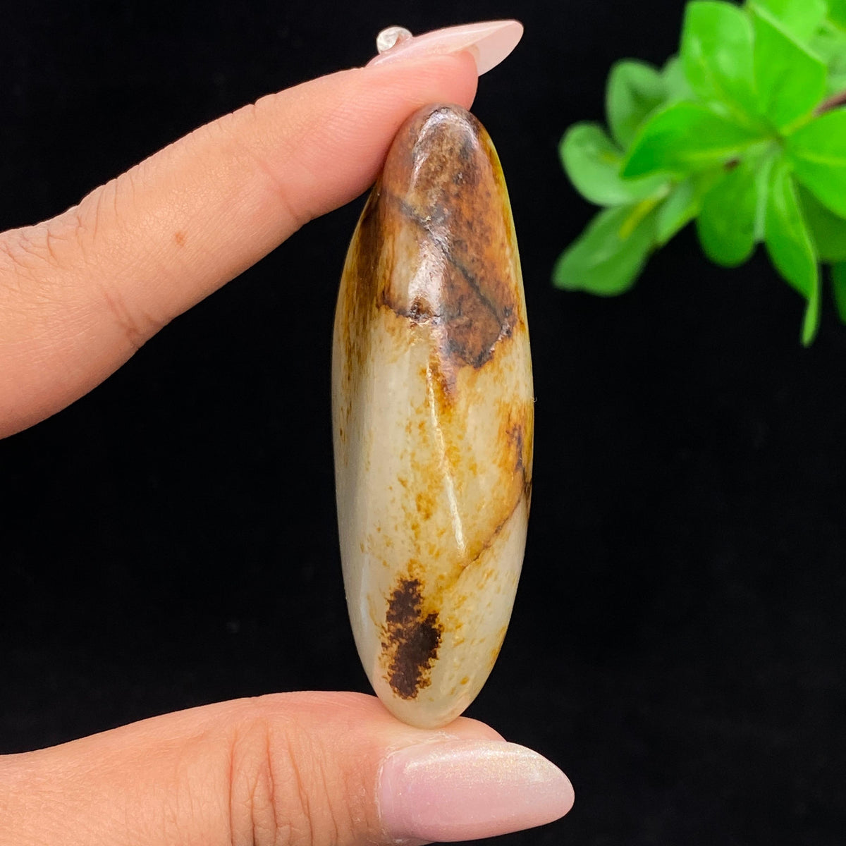和田玉聚黄皮籽料手把件（76.6g）