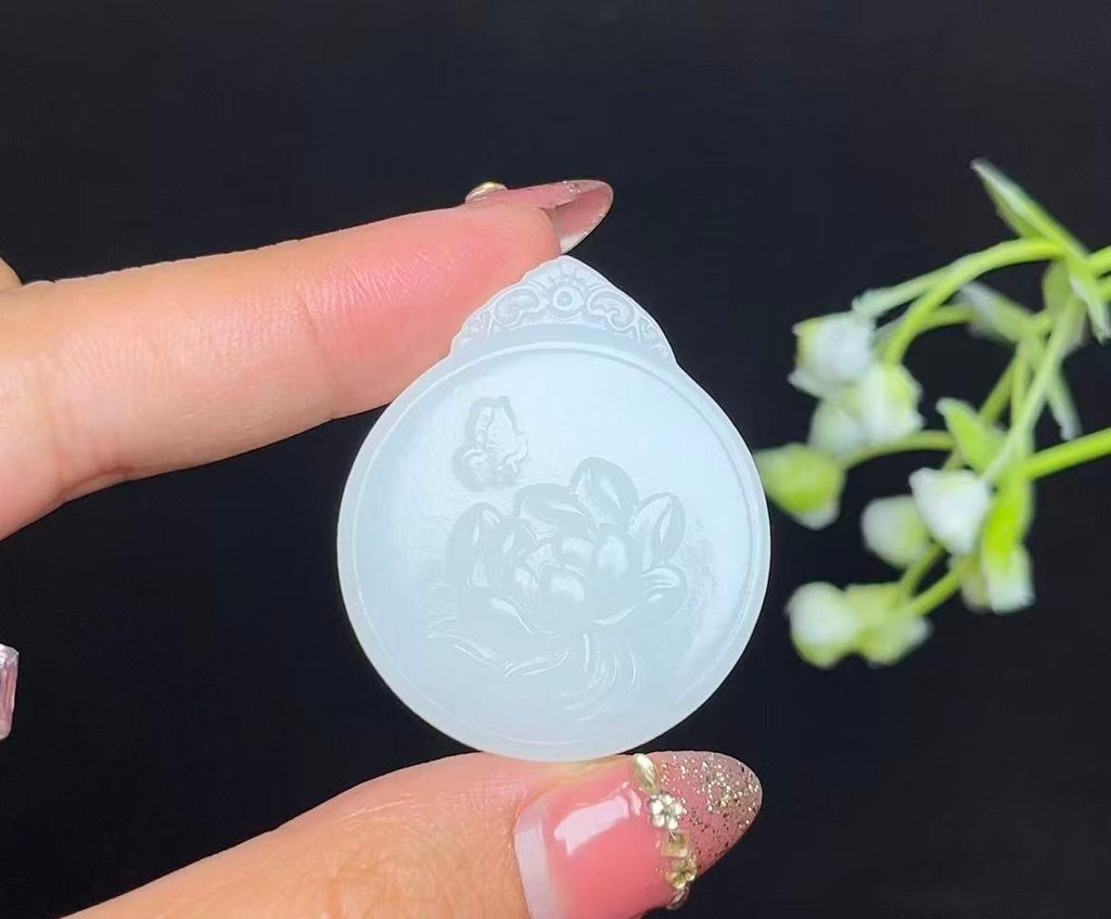 和田籽料洒金皮带翠无事牌（52.0g）