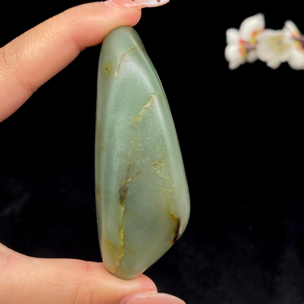 和田玉青白玉带翠籽料手把件（159.2g）